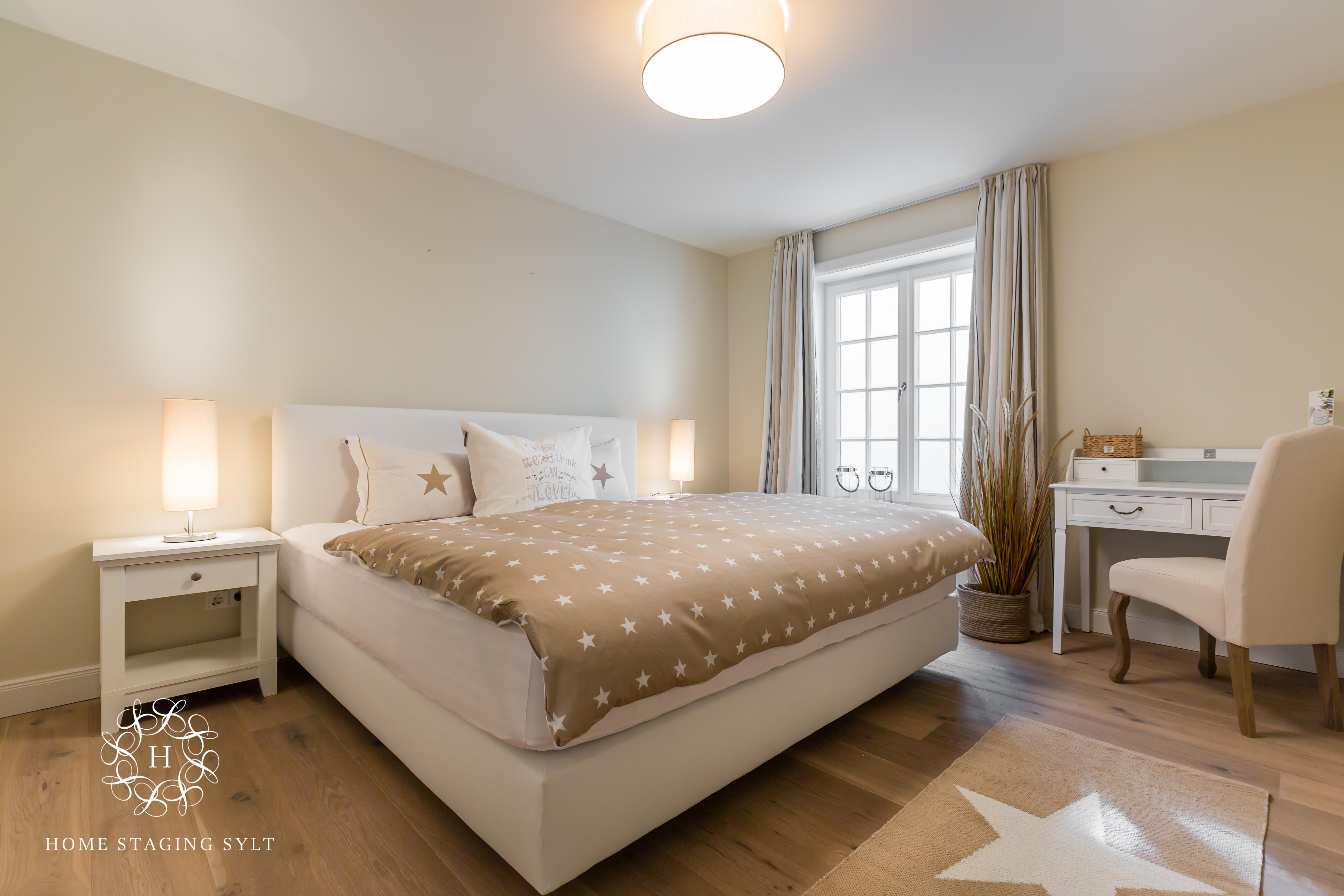 Schlafzimmer #raffrollo #rivieramaison ©Home Staging Sylt / Immofoto-Sylt.de