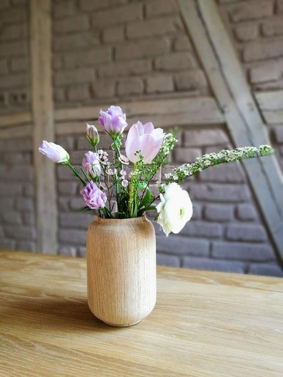 Schöne Vase POPPY aus Holz von applicata #frühlingsdeko #holzvase #blumen #blumenvase #frühlingsstimmung