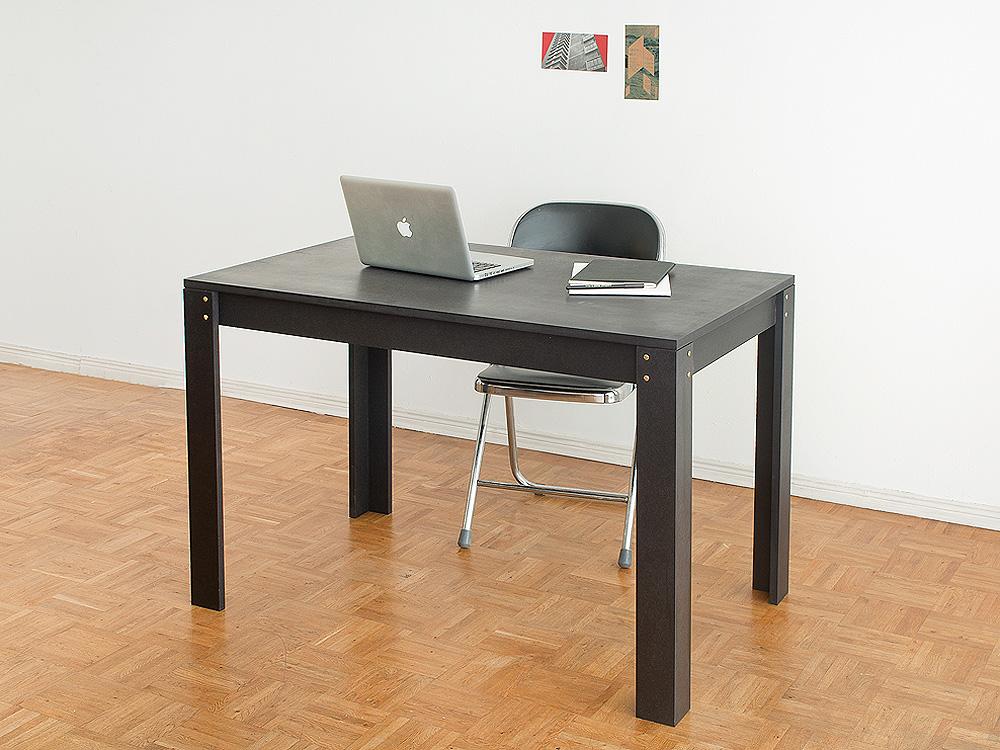 Schreibtisch #büromöbel #schreibtisch #arbeitsecke #tisch ©VANPEY