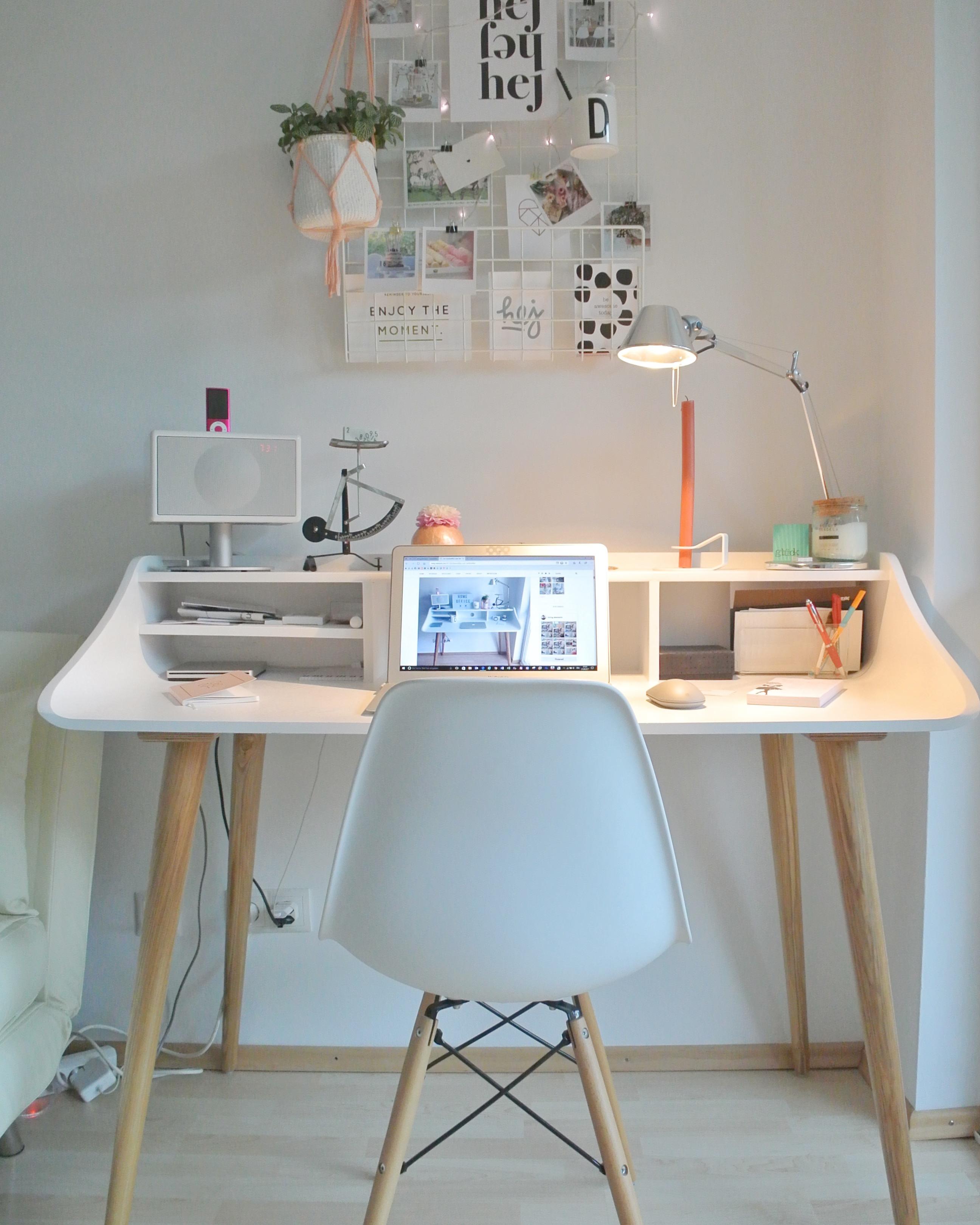 Schreibtisch im #skandistyle #schreibtisch #homeoffice #schreibtischstuhl #arbeitsplatz #couchdeskchallenge