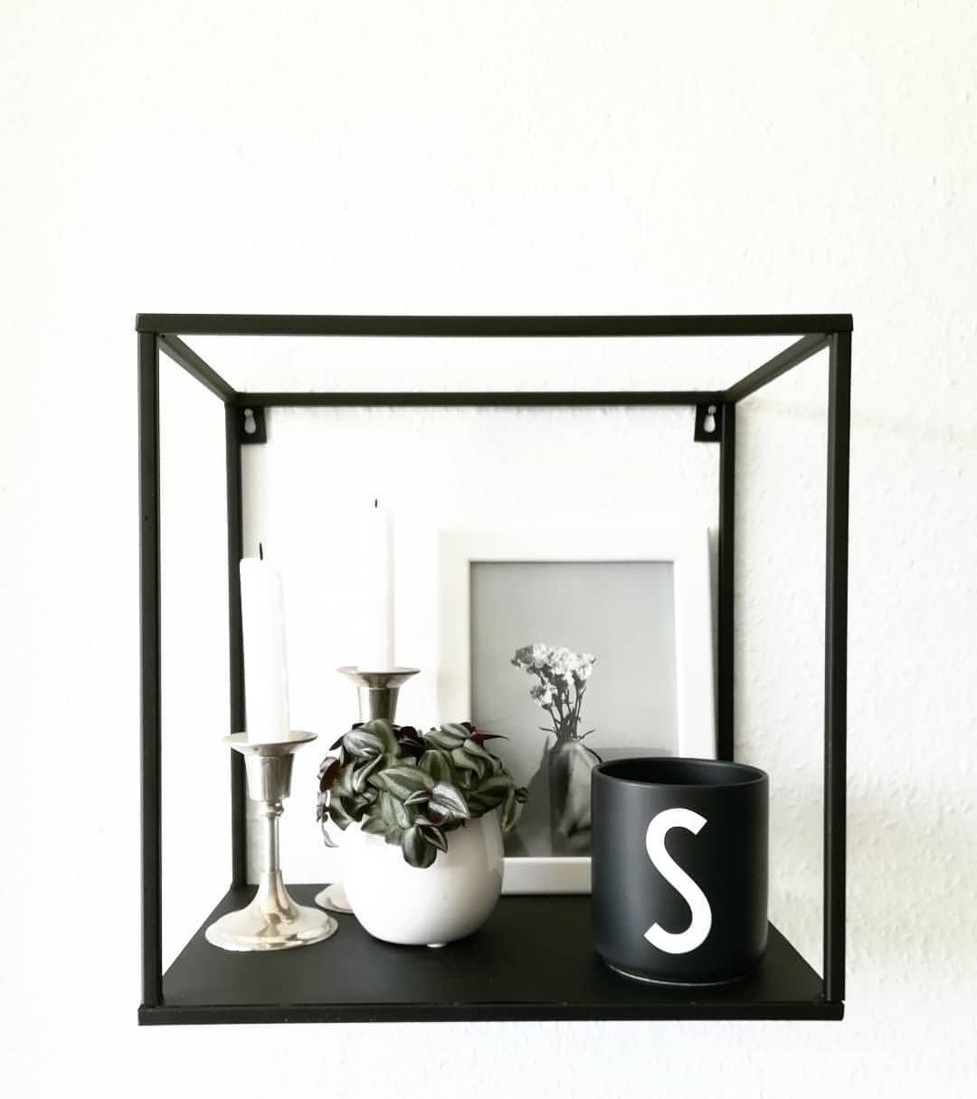 Shelf #shelfie #blackinterior #whiteliving #blackandwhite #minimalism #wgzimmer 