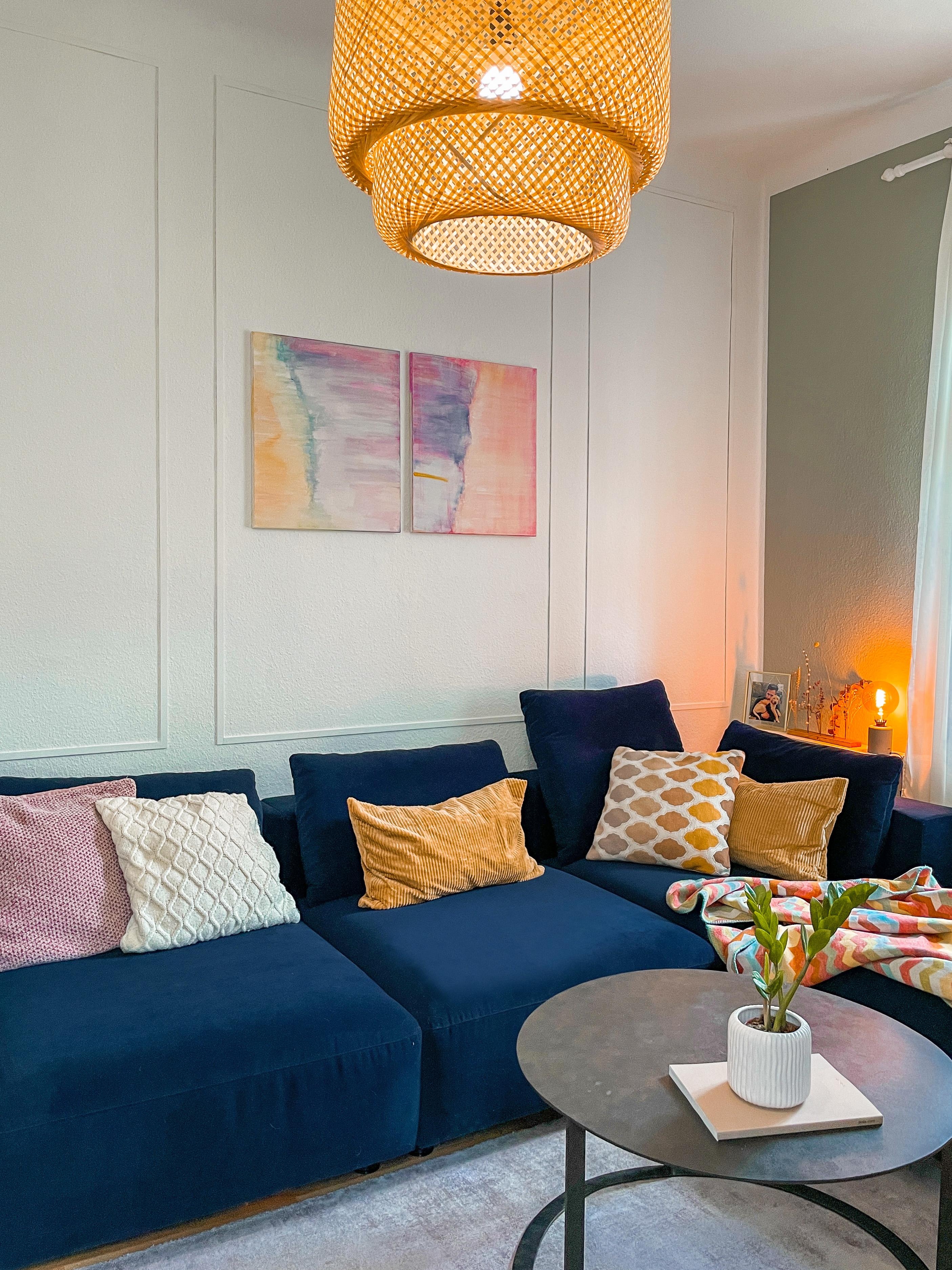 Sofasonntag 💙 #livingroom #wohnzimmer #couch #sofa #wandverkleidung #art #diy #bild