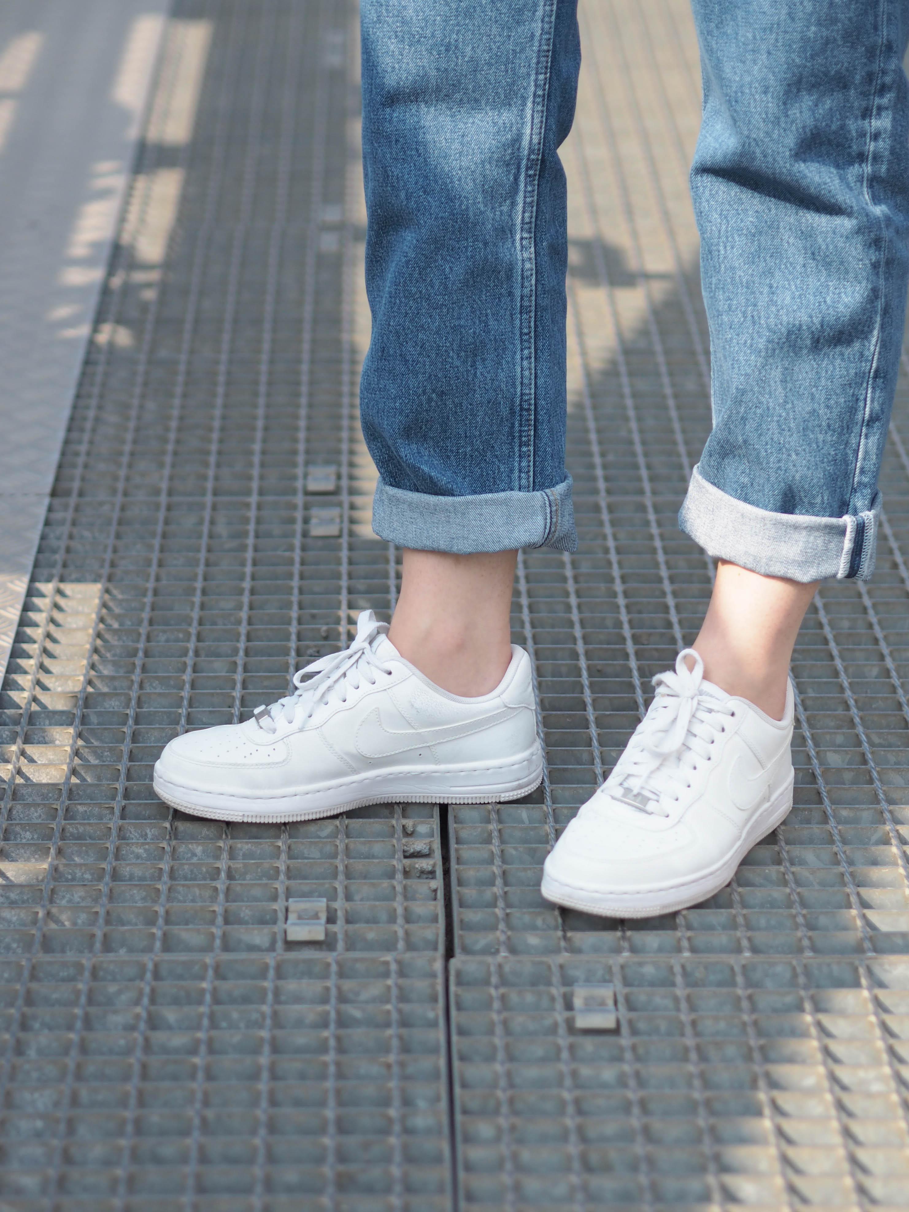 Sonntagsausflug #sneaker #whitesneaker #nike #airforce #jeans #cropped #momjeans