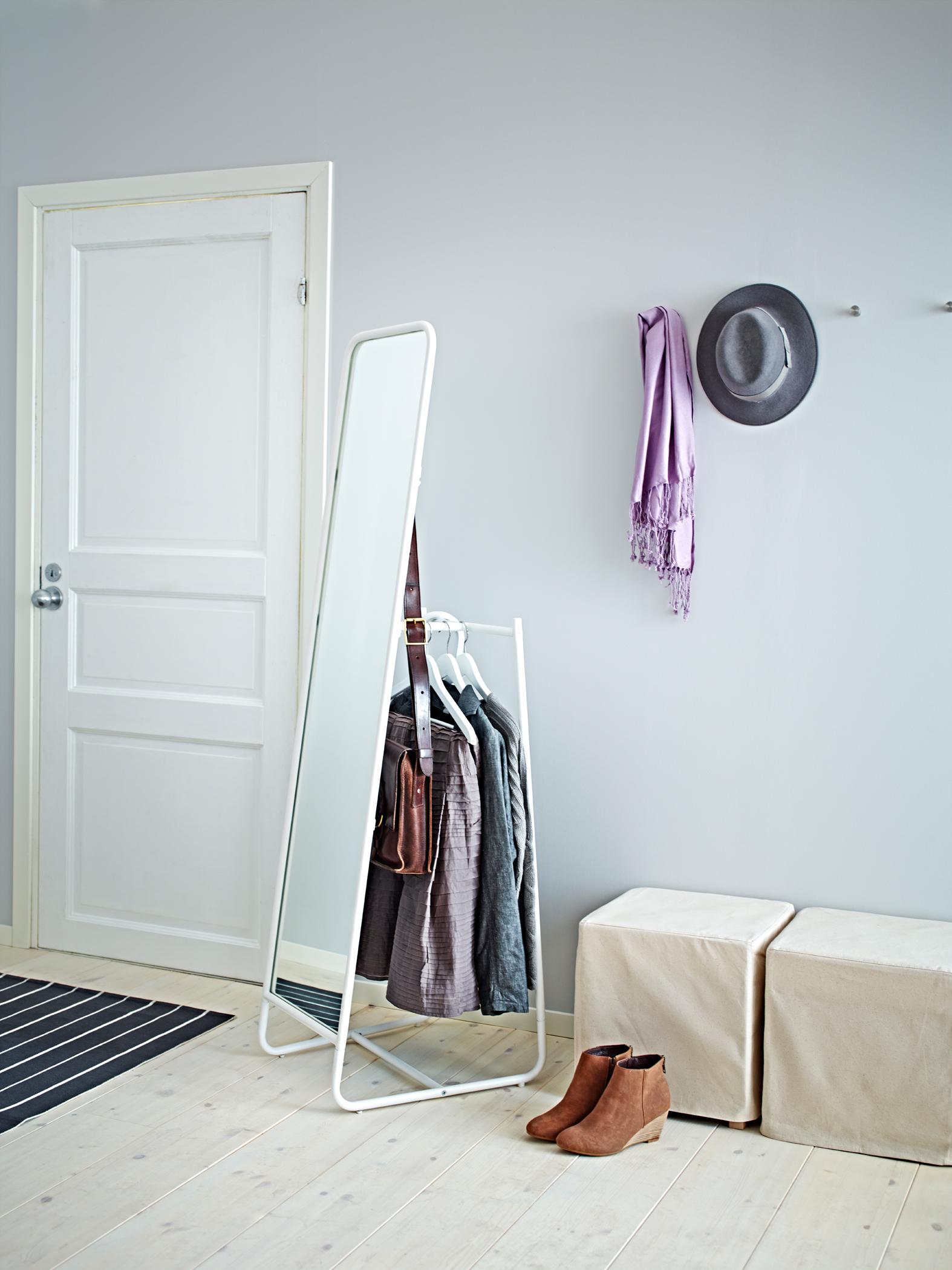 Spiegel-Garderoben-Kombination #kleiderständer #ikea #garderobe #standspiegel ©Inter IKEA Systems B.V
