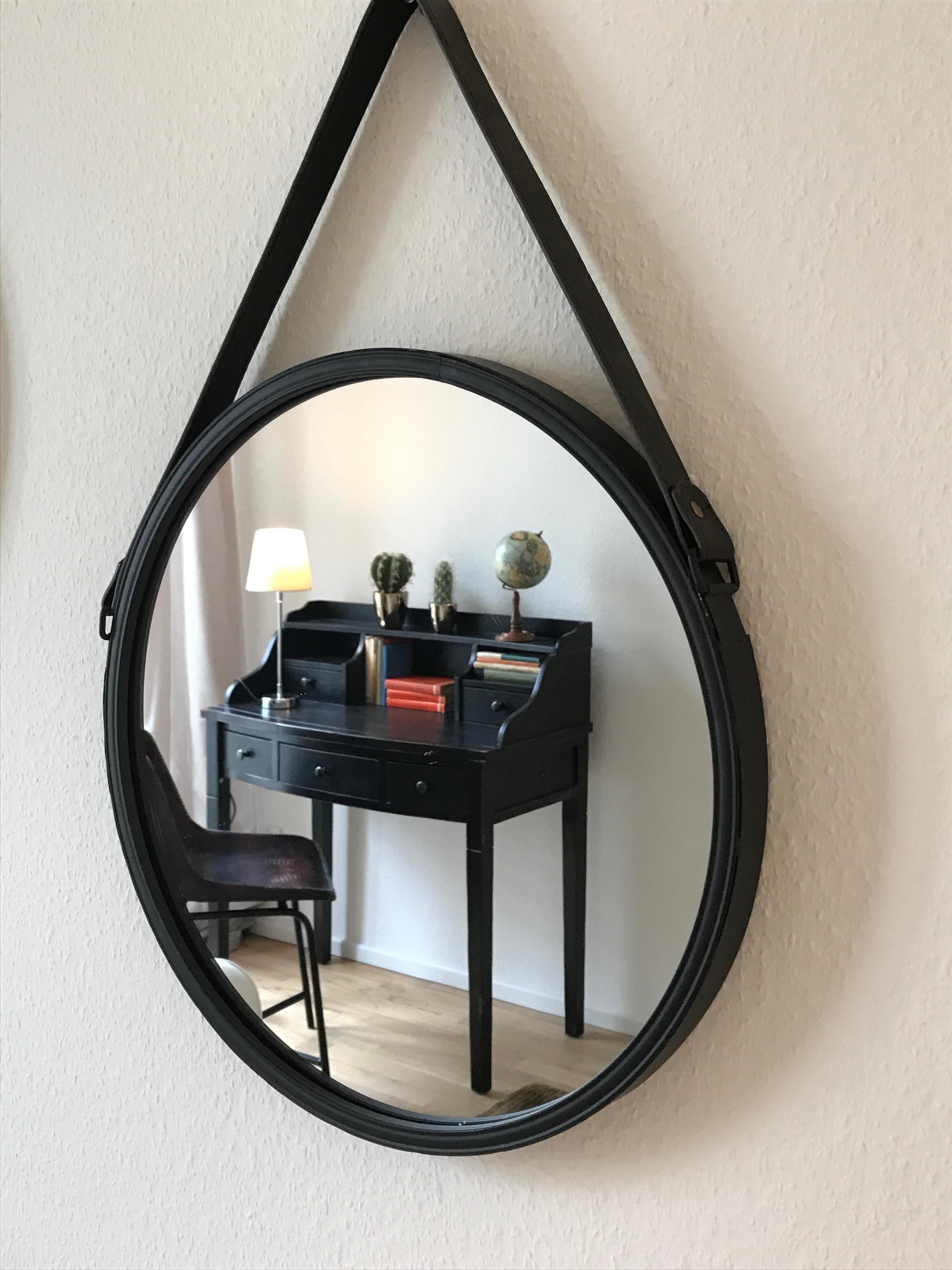 Spiegel und Konsole #runderspiegel #schwarzekonsole ©Miracle Room