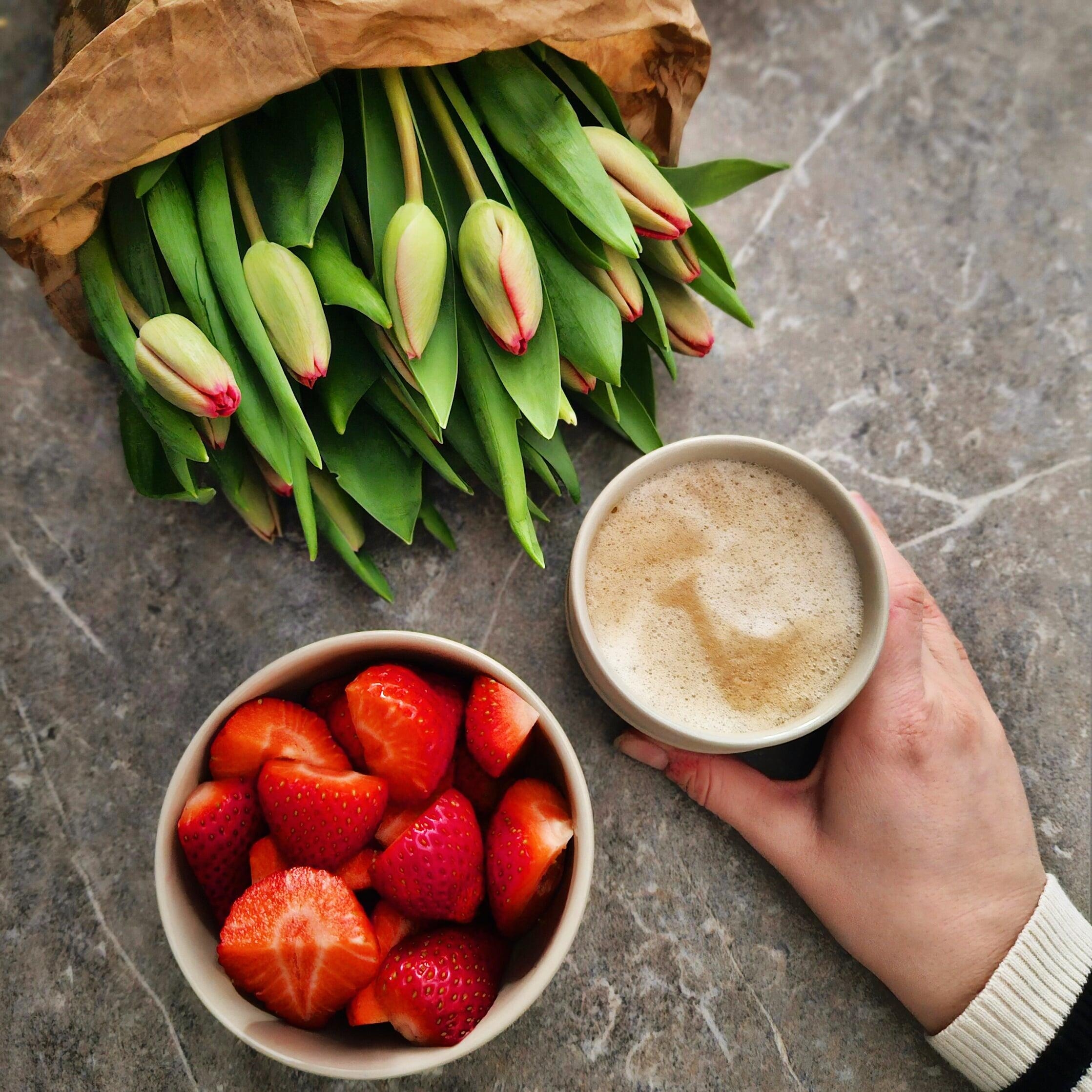 #startyourweekright #freshflowers #coffee #berries #perfectmatch