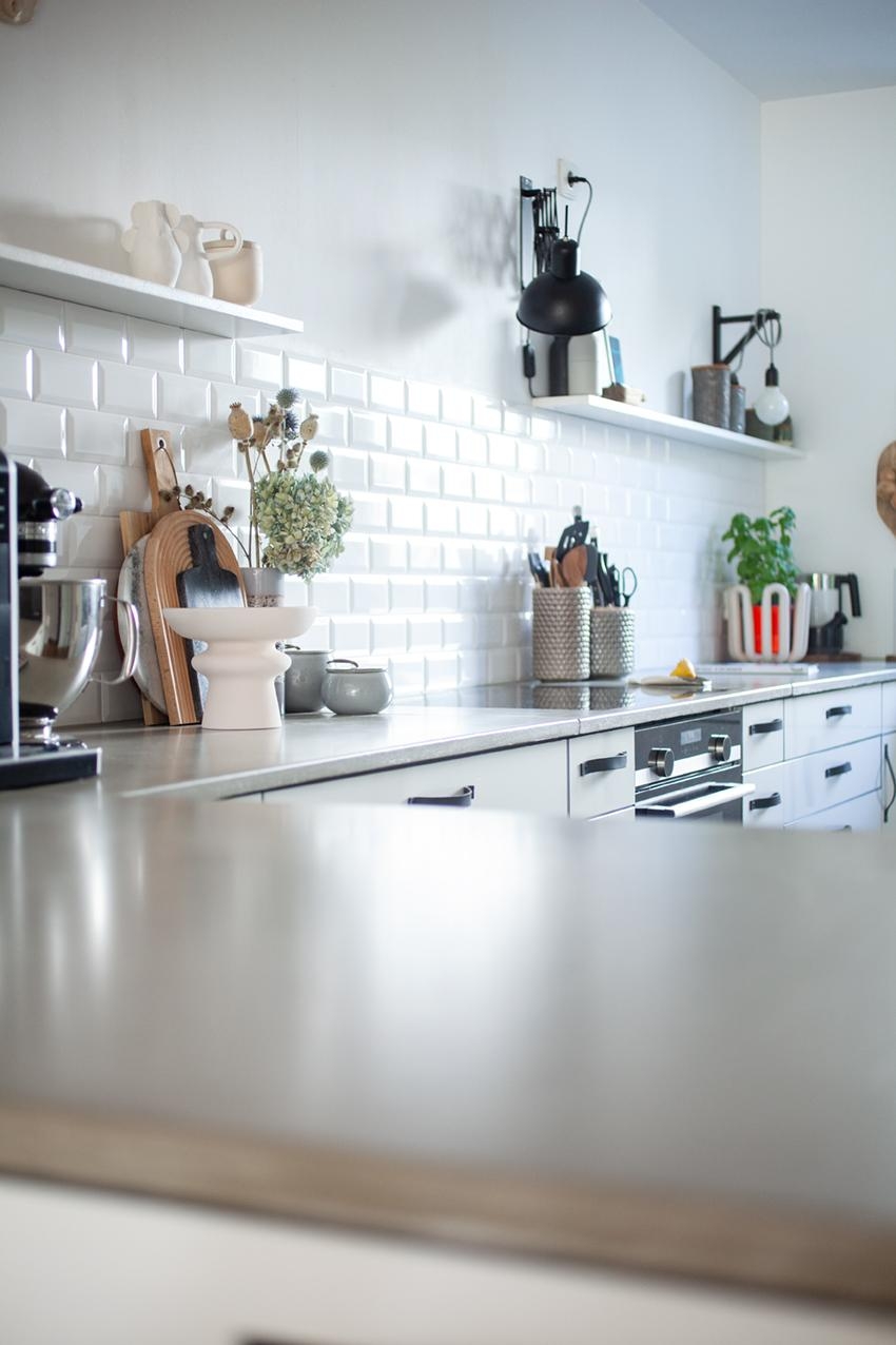 Stille Küche! 

#Küche #Arbeitsplatte #Metrofliesen #Küchendeko