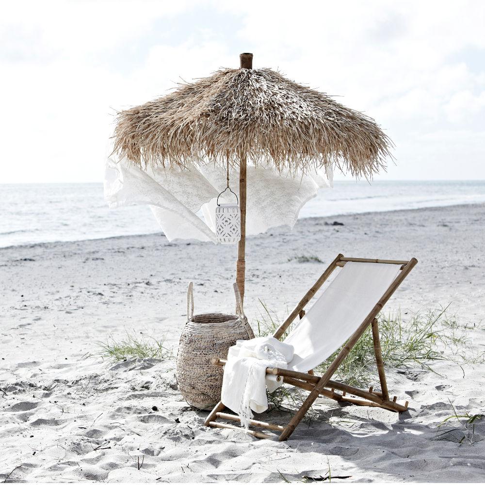 Strandfeeling #sonnenliege #sonnenschirm #liegestuhl #strandstuhl ©Lene Bjerre