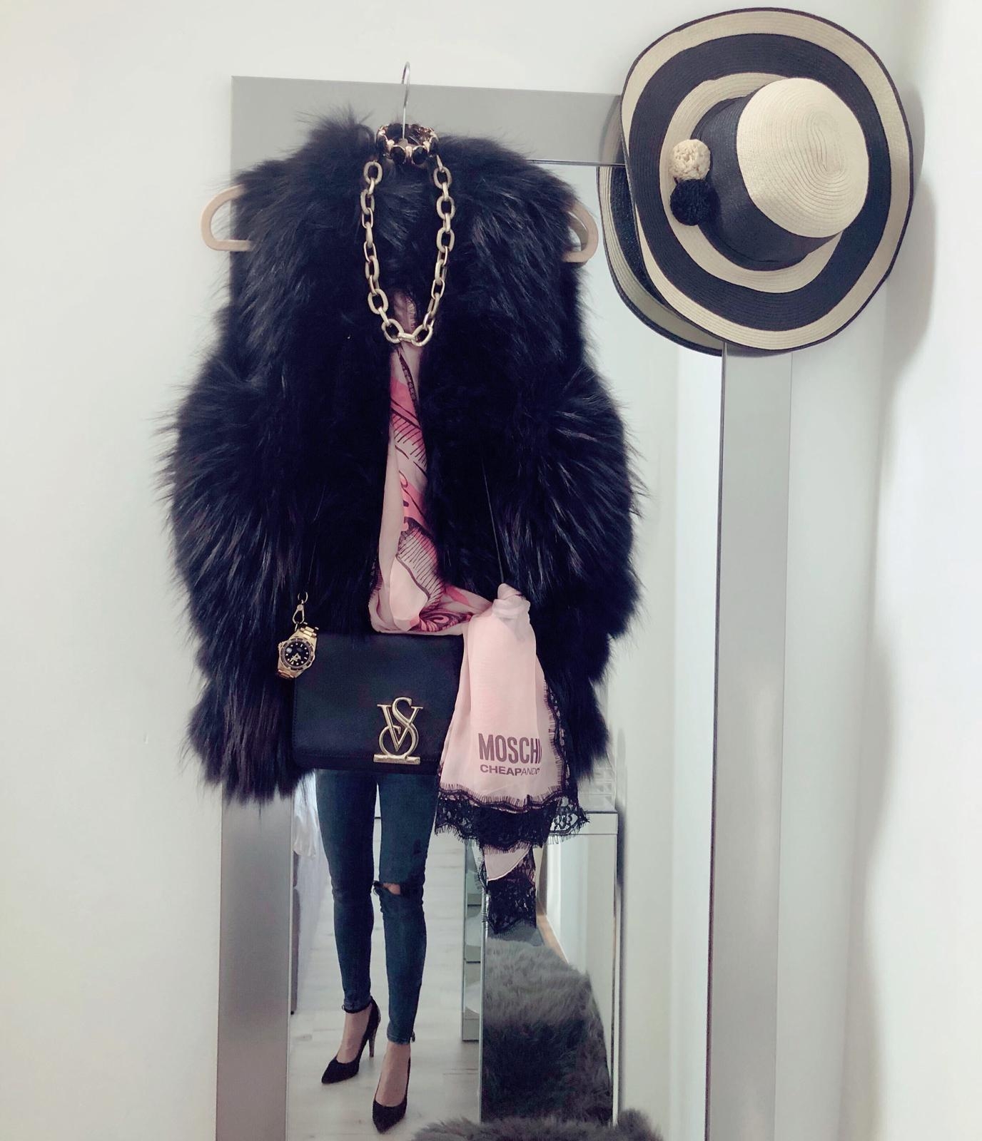 "Stylery"  
#outfit #outfitinspo #lifestyle #mystyle #streetlook #womanslook #dressroom