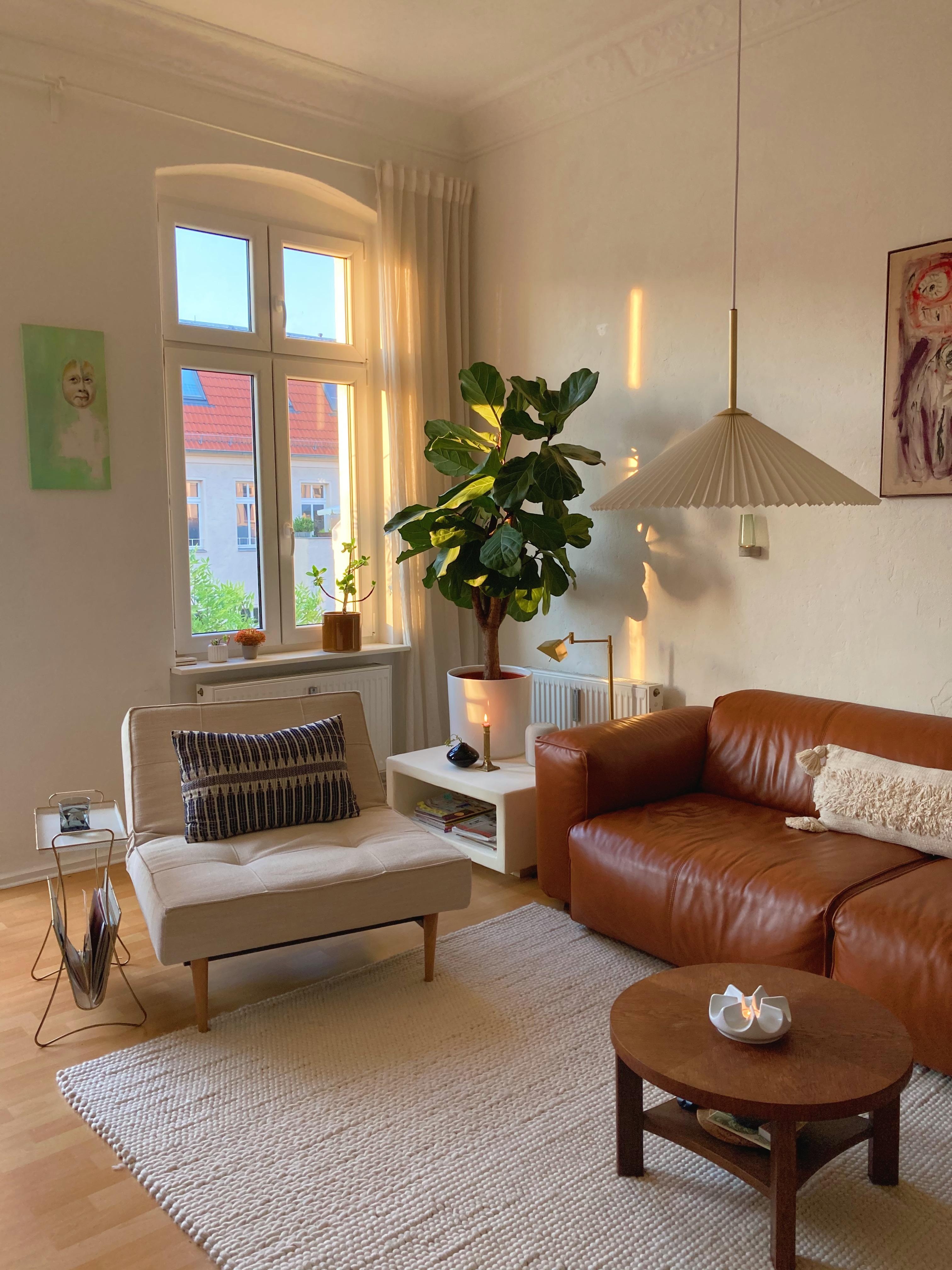 Summertime at it‘s best! 🤩 
#livingroom #zuhause #wohnzimmer #couch #sundowner #sonnenuntergang #lvngrm