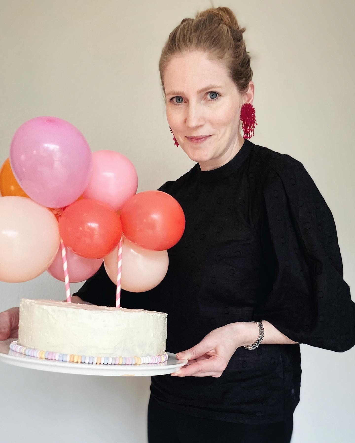 Surprise-Torte mit Luftballons für eine kleine Geburtstagsfee... 🧚🏼‍♀️ 
#kuchen #luftballons #party #cakes #cakelove