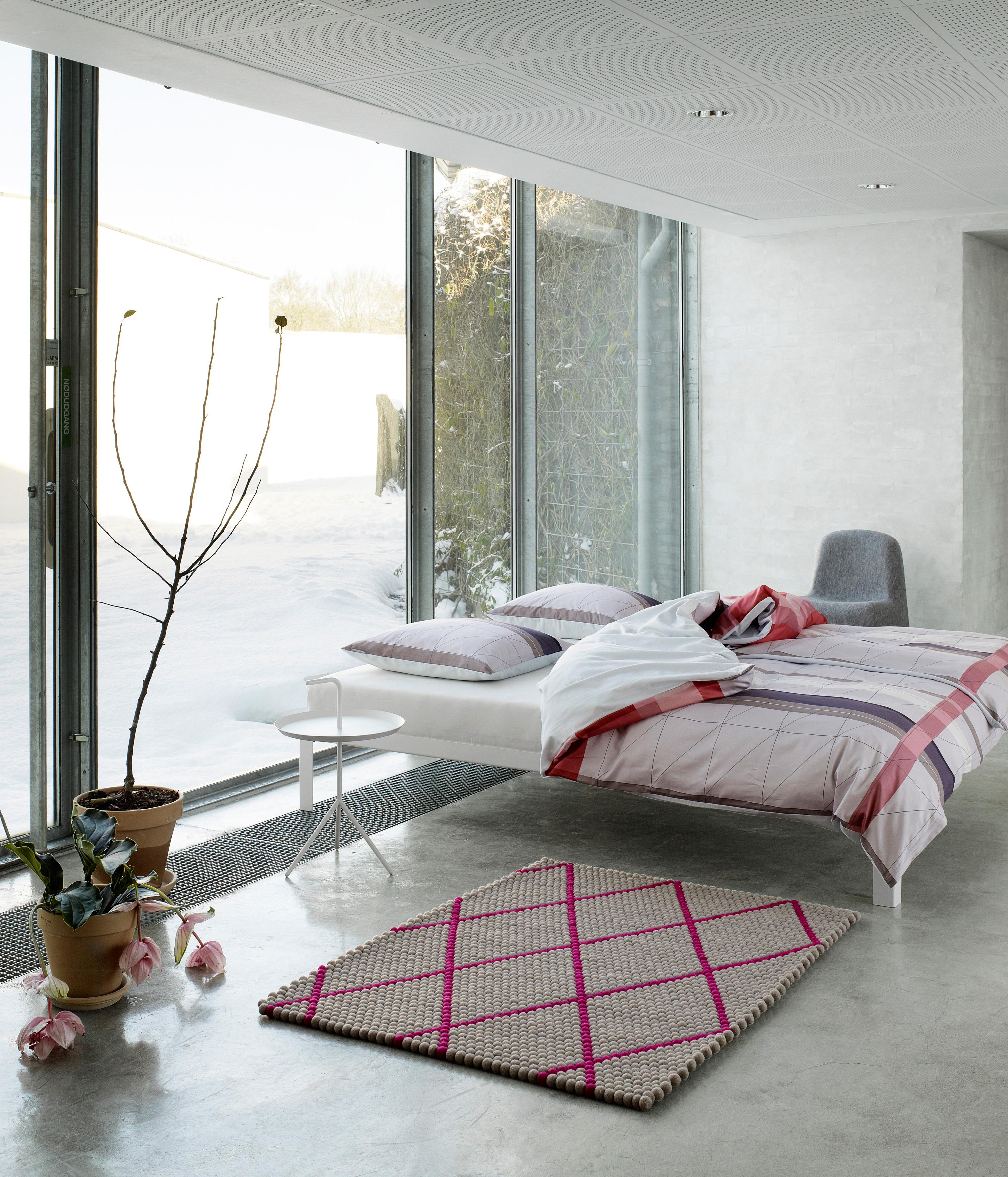 Teppich mit Rautenmuster im Schlafzimmer #minimalistisch #rautenmusterteppich #newyorkstyle ©Hay