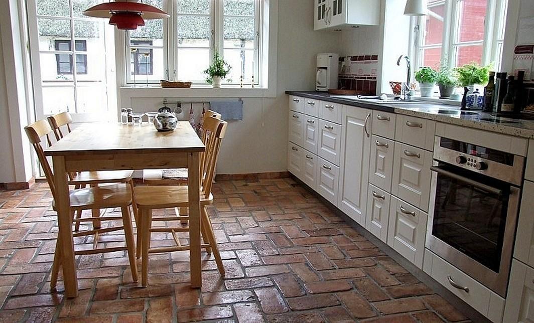 Terrakotta-Fliesen in der Küche #ziegelboden ©Buntes Mexiko