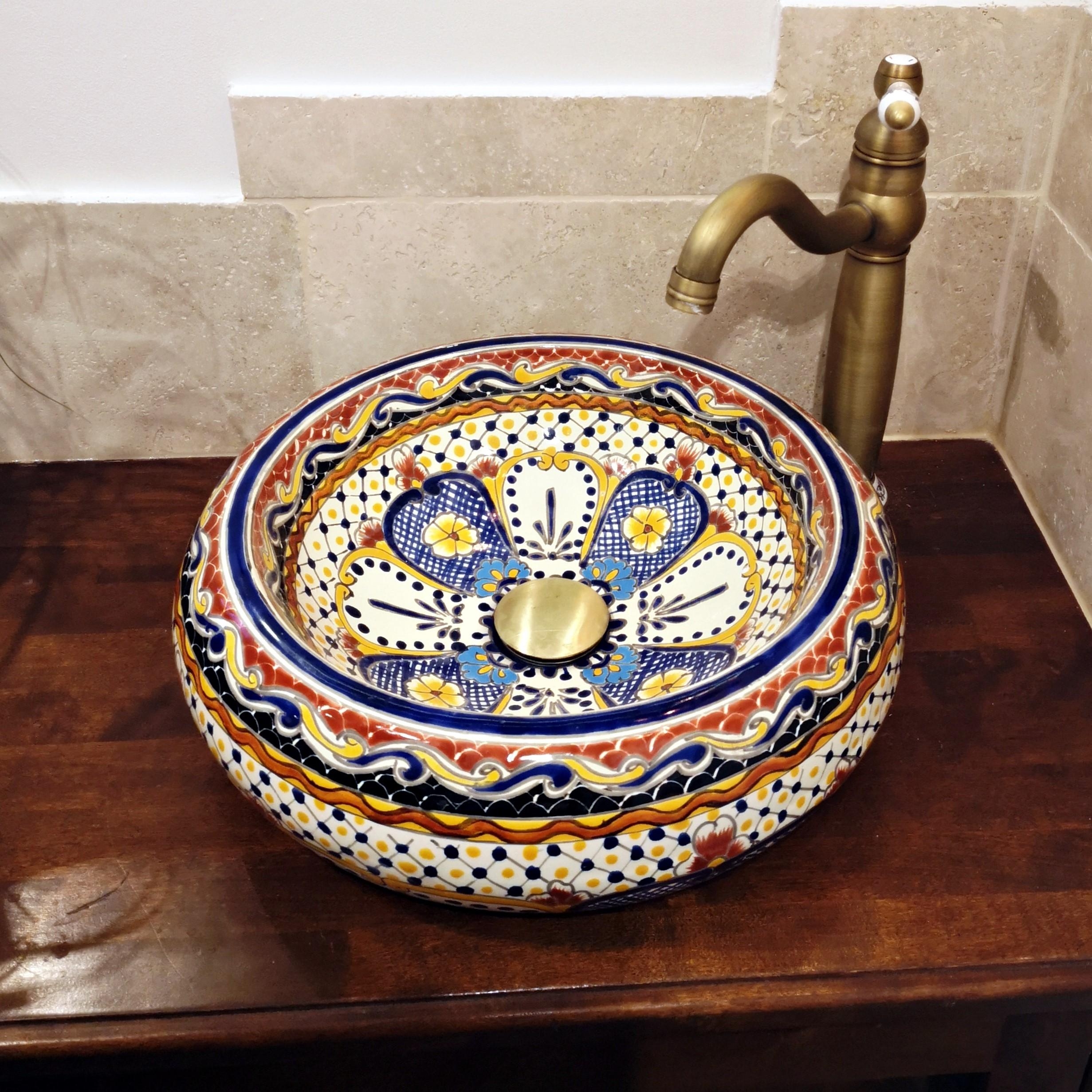 Traumhaftes #Waschbecken MAYA aus #Mexiko, handbemalt #waschtisch #gemustert #gästewc #badezimmer #marokkanisch #keramik