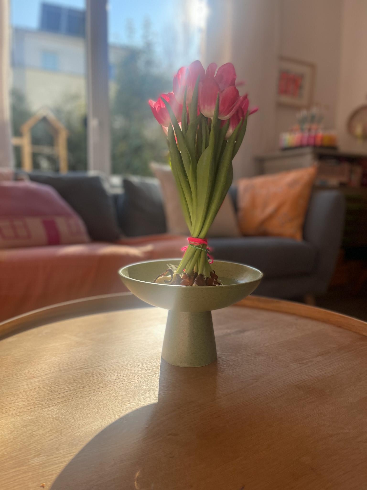 #Tulpen mal anders - nicht in der #Vase sondern in der #Schale ... und stehen von alleine auf ihren Zwiebeln, #bulbbouquet