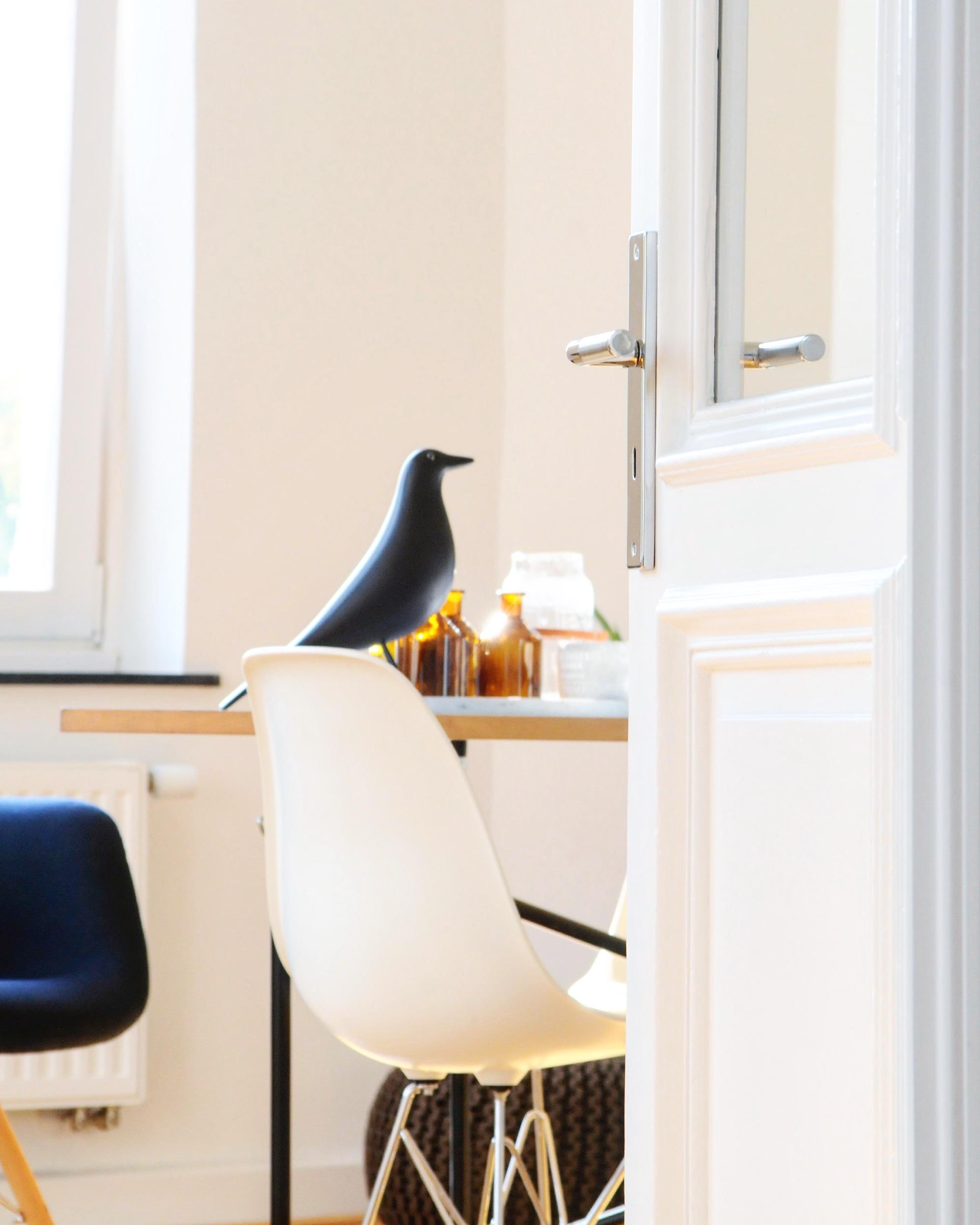 Unser Haustier #housebird #details #blackandwhite #simple #scandinaviandesign 