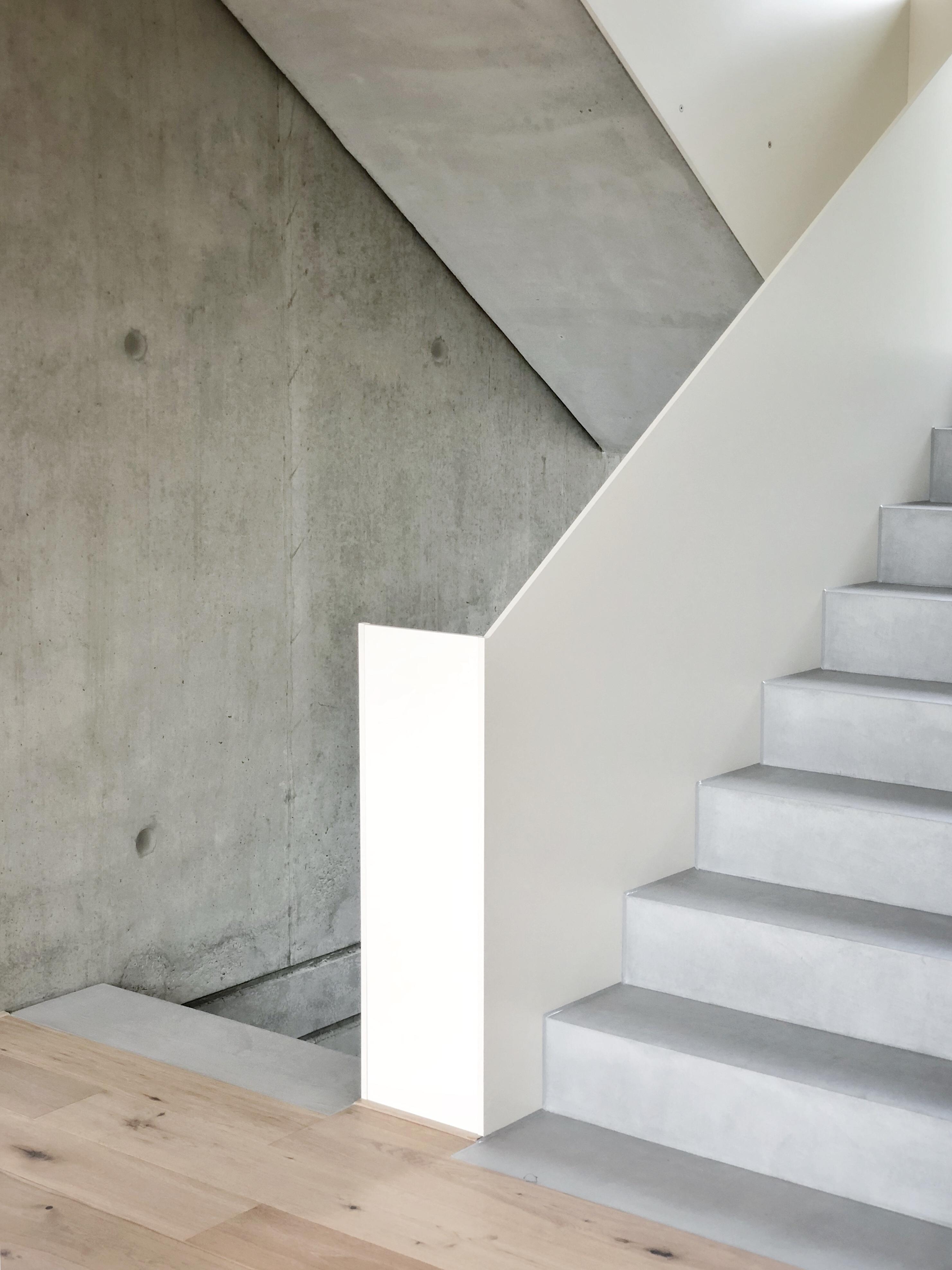 Unsere Treppe ist fertig!
#treppe#sichtbeton#betoncire#pur#minimalism