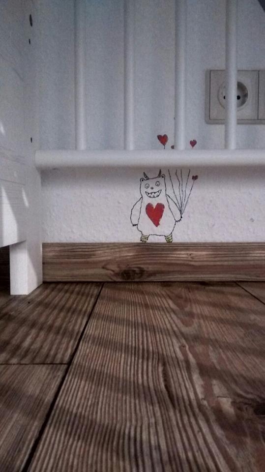 Unter das Bett gemalt, "Jeder braucht ein liebes Monster unter dem Bett" #livingchallenge #ordnungshelfer