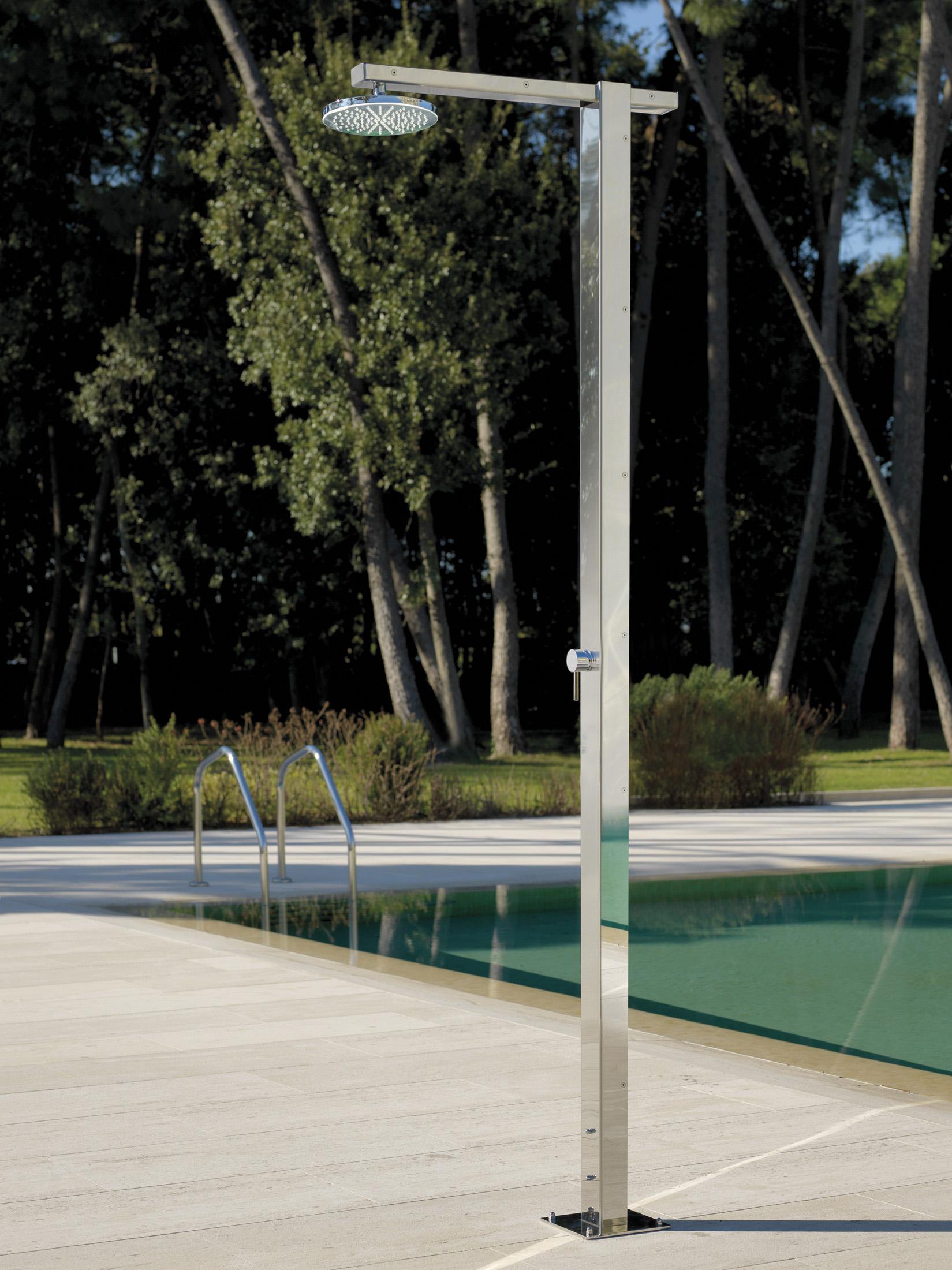 Vierkantige Gartendusche #pool #dusche #minimalistisch #außendusche ©Fontealta