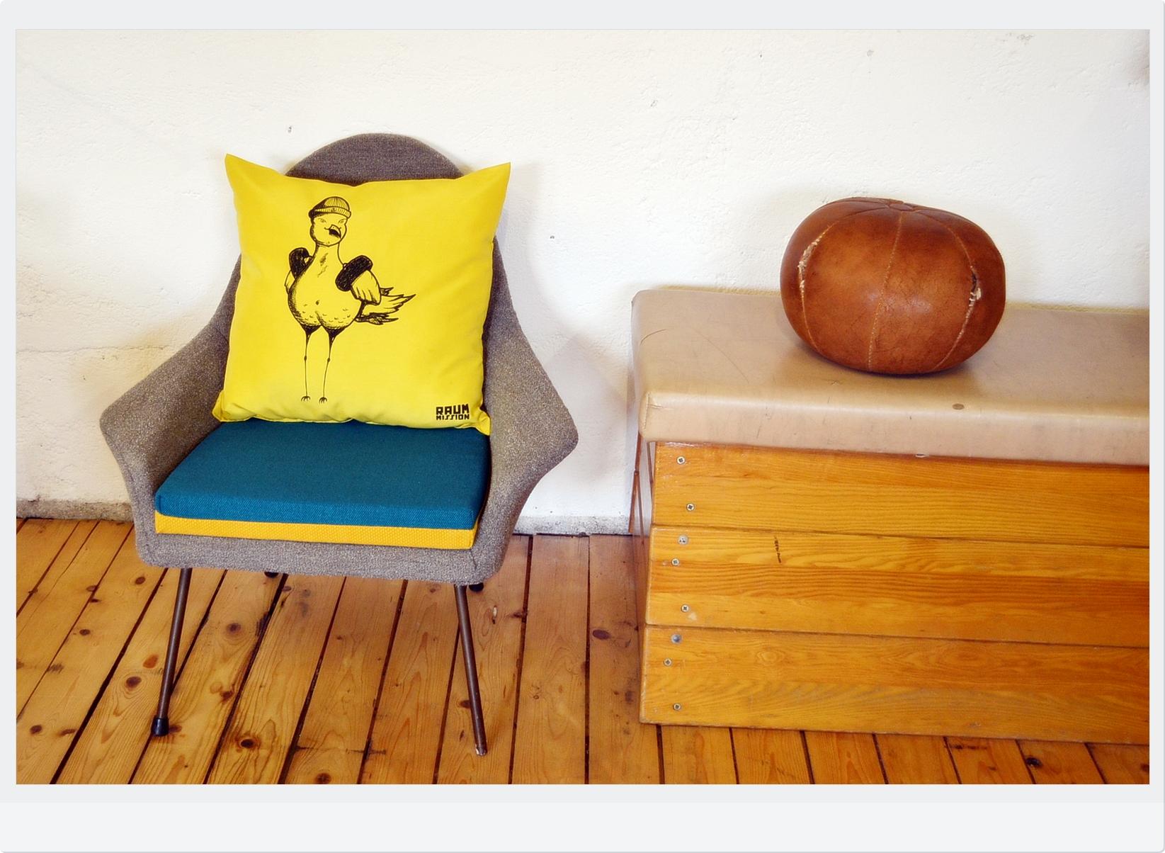 Vintage Sessel Upcycling #sessel #kissen #grauersessel #upcycling ©Raummission