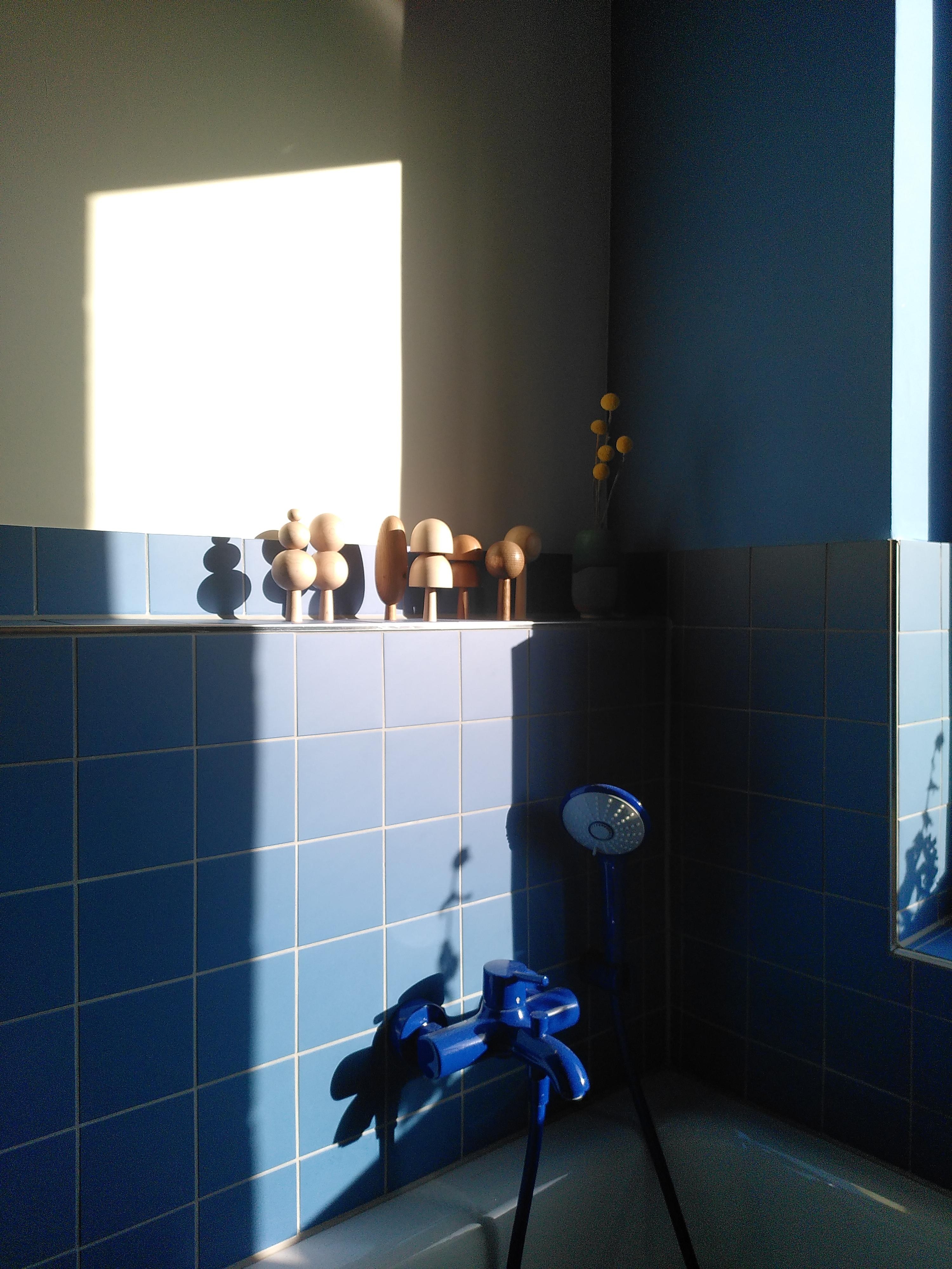 Von der Sonne geküsst. #badezimmer #bathroom #fliesenliebe #blau