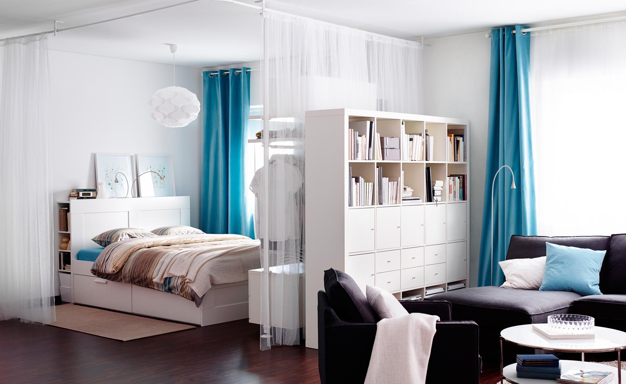 Vorhänge als Raumteiler #regal #bettkasten #vorhang #ikea #sitzecke #raumteiler ©Inter IKEA Systems B.V