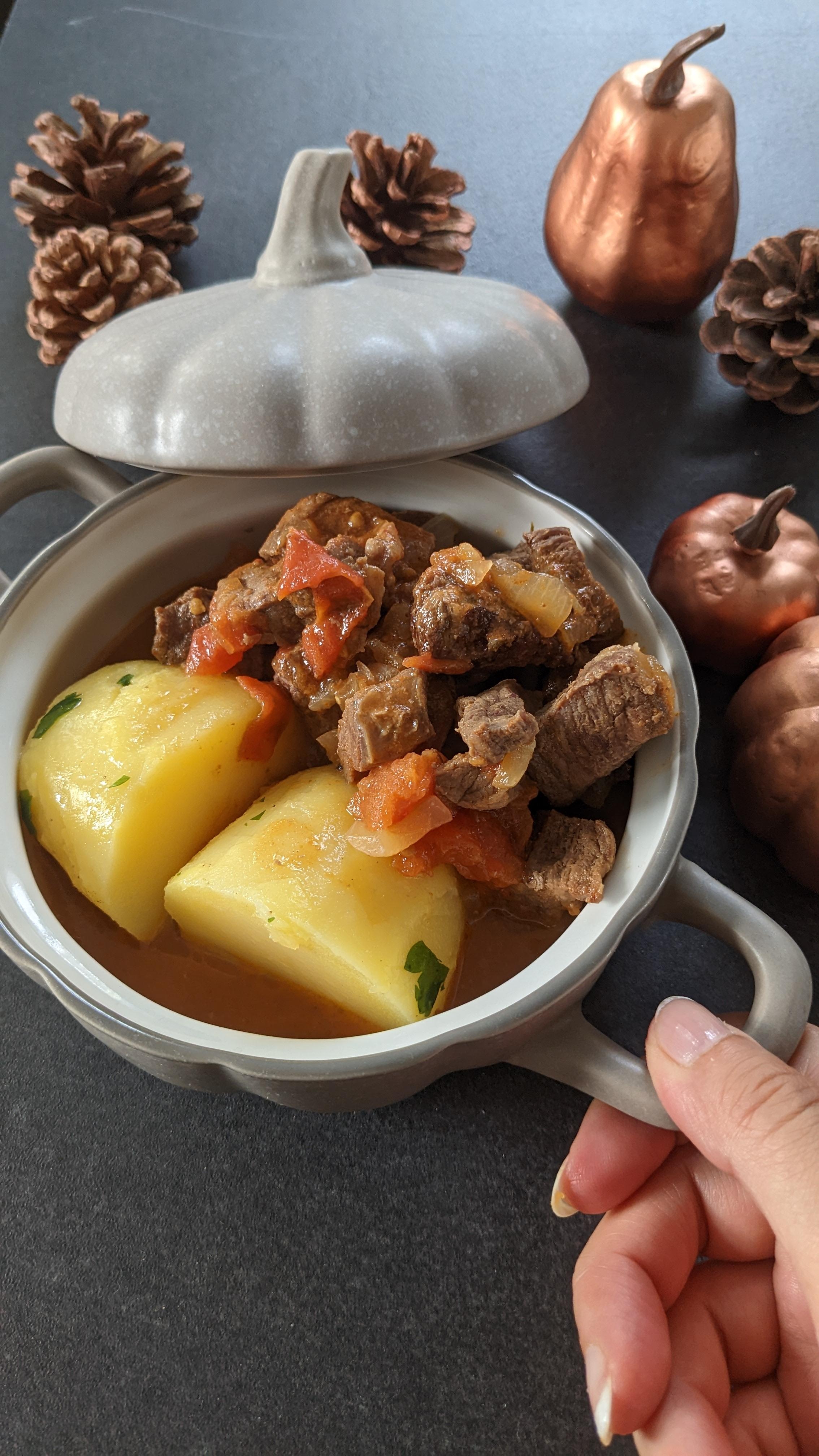 Wärmender Gulasch mit Kartoffeln, tomatig-chillig.🌶️🌶️🌶️

#foodie #suppe #kürbis #herbst