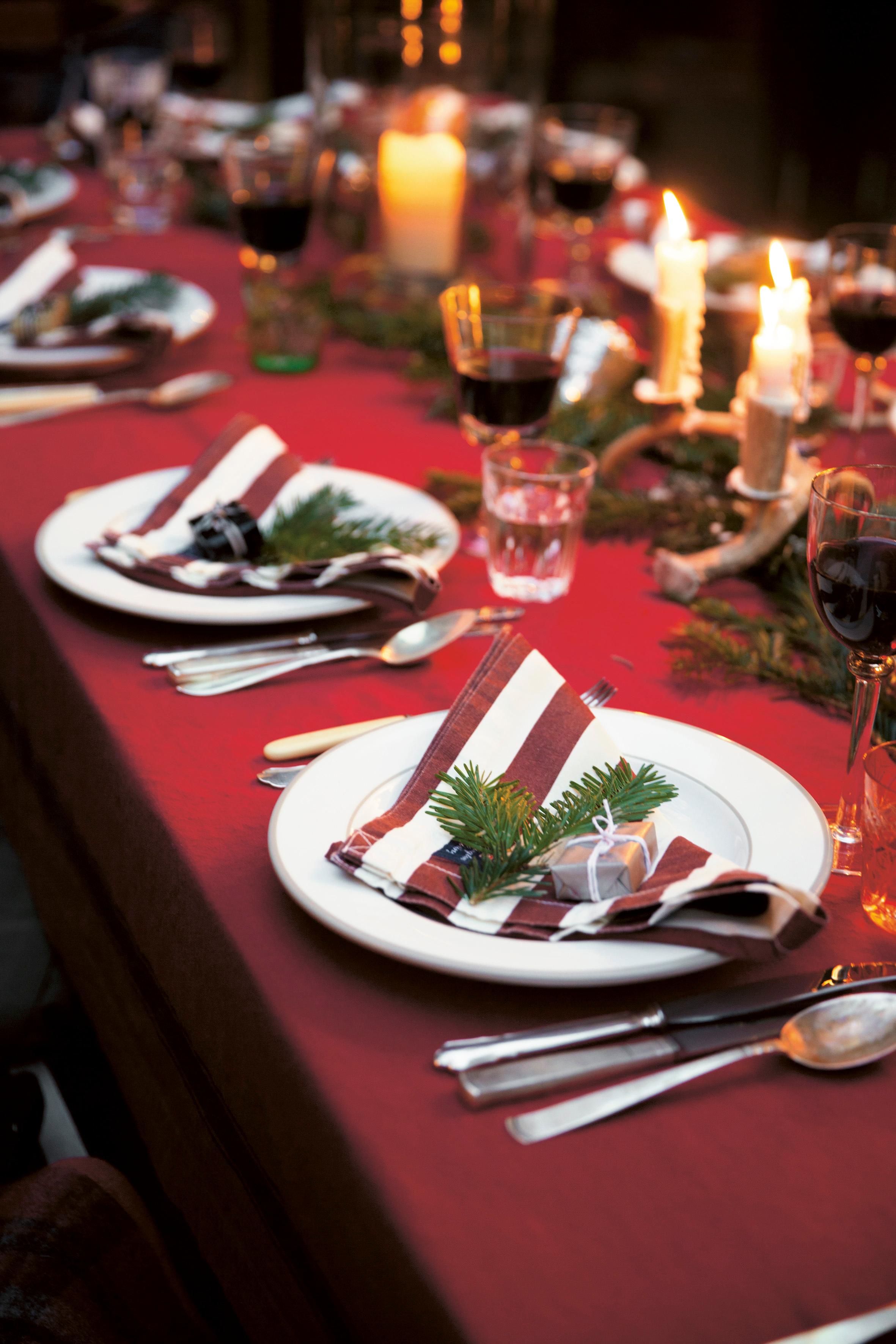 Weihnachtstafel #tischdeko #weihnachtsdeko #tischdekowinter #tischdekoweihnachten ©Lexington