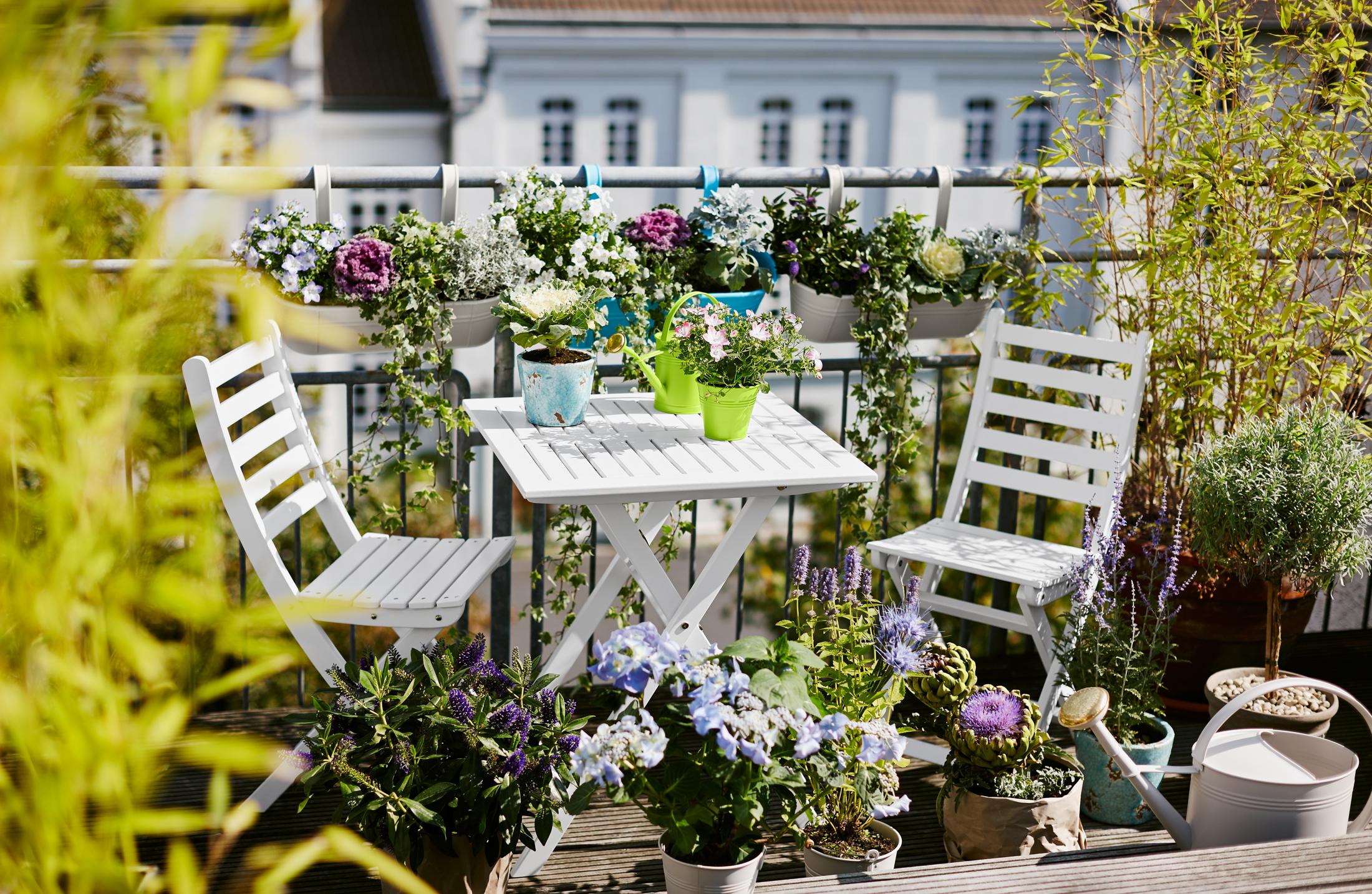 Weiße Gartenmöbel für den Balkon #weißesgartenmöbel ©Butlers