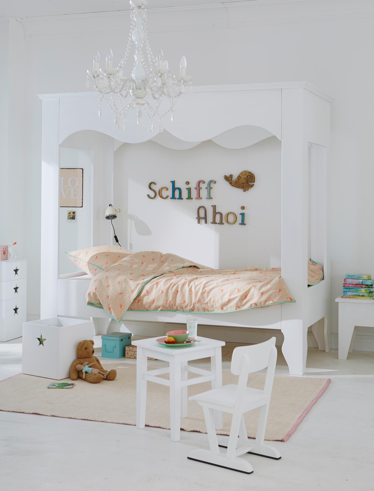 Weißes Kinderzimmer #kronleuchter #weißeshimmelbett #zimmergestaltung ©Car Selbstbaumöbel