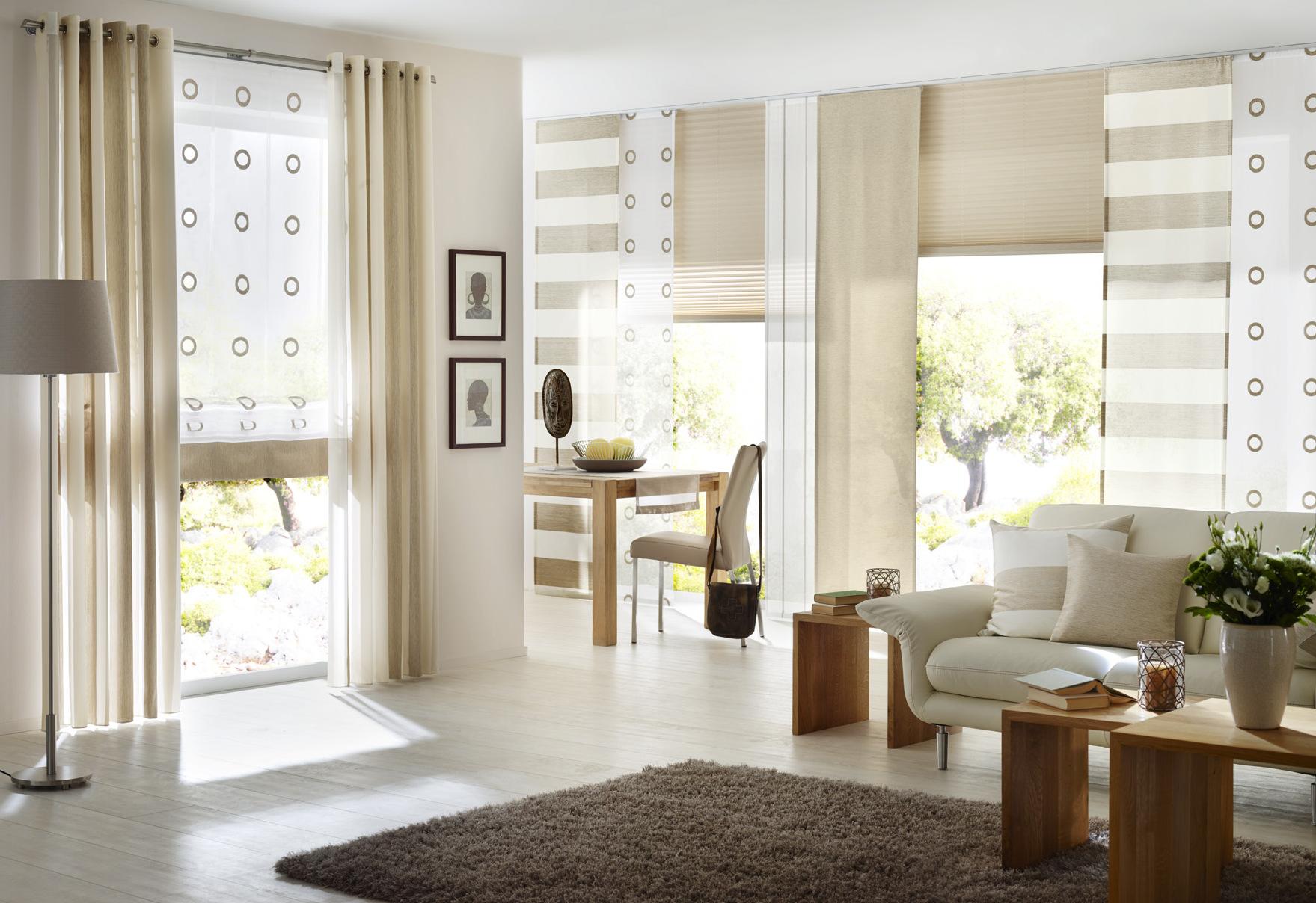 Wohn- und Esszimmer in Naturtönen #wohnzimmer #gardine #rollo #beigefarbenervorhang #schiebevorhang ©UNLAND International GmbH