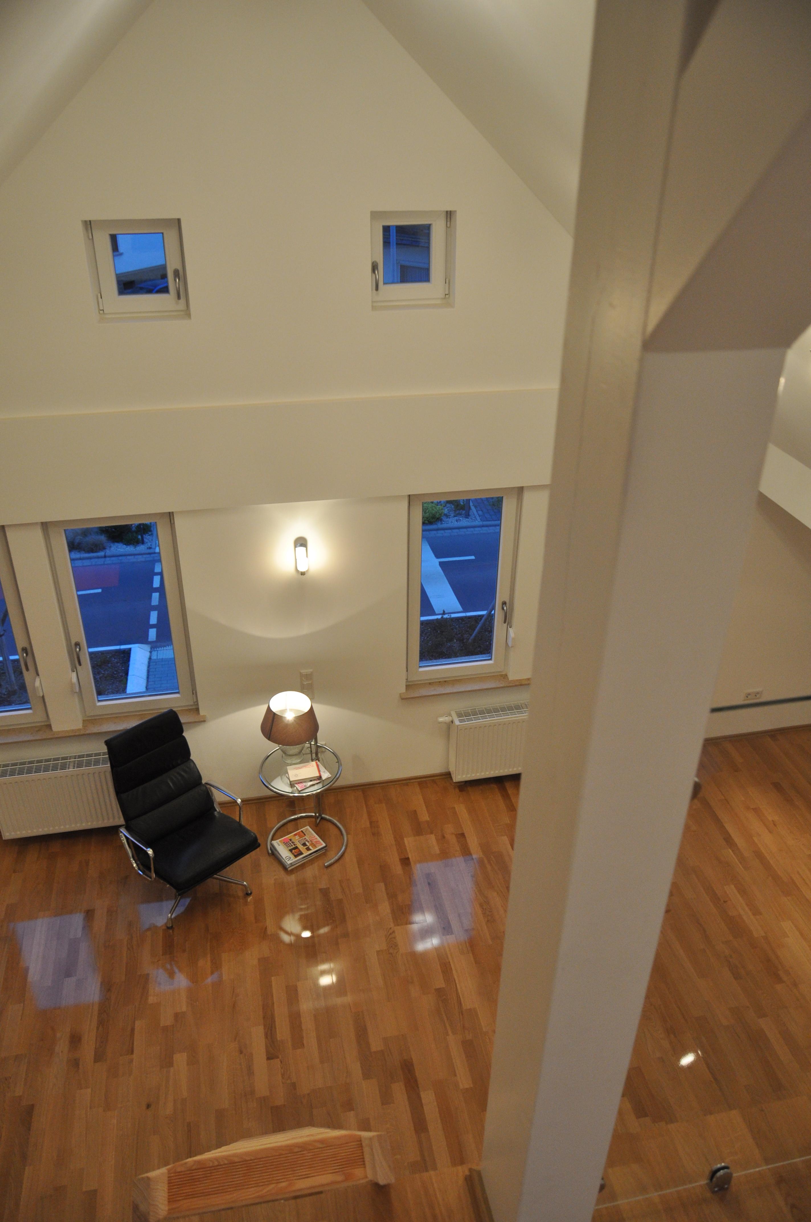 Wohnbereich im Galerie Appartement 70m2 Penthouse zu mieten #dachausbau #kamin #wohnzimmer #loft #galerie ©Tatjana Adelt