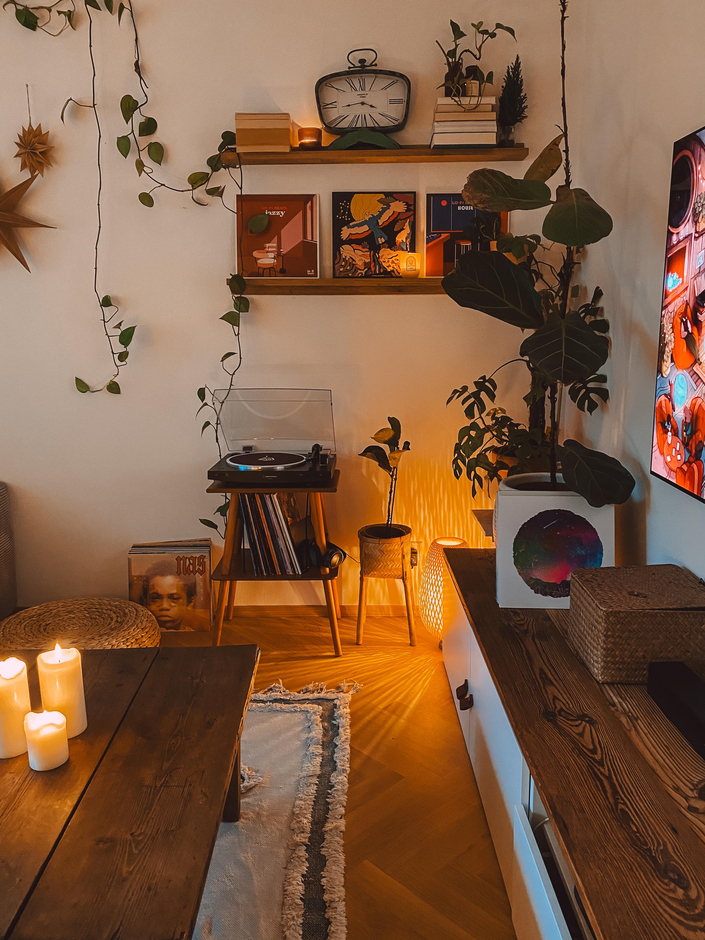 #wohnzimmer #bilderleiste #plattenspieler #vinyl #plattensammlung #ikea #besta #chillmode