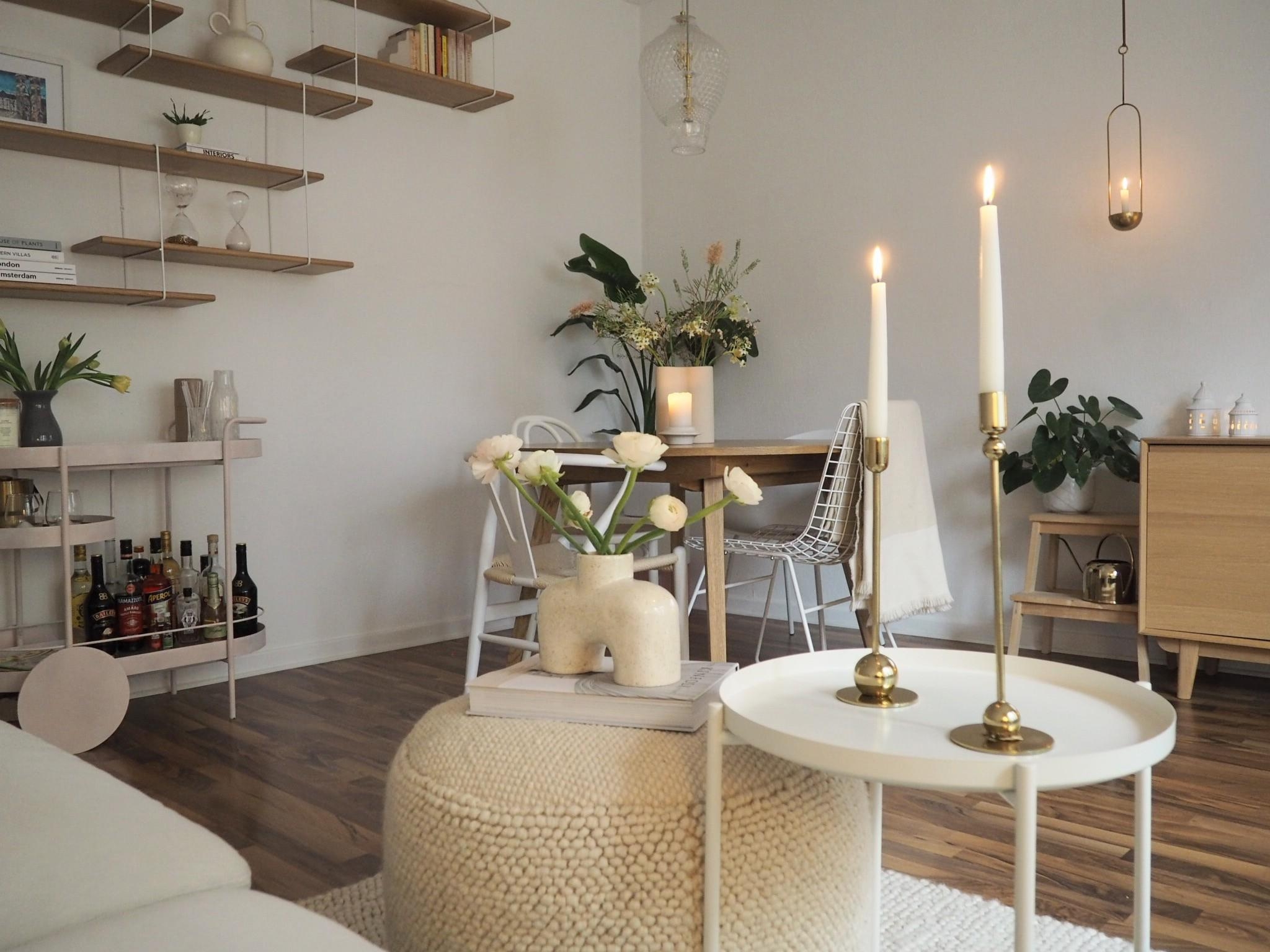 #wohnzimmer #essbereich #skandi #hygge #beige #schnittblumen #couchliebt #couchstyle