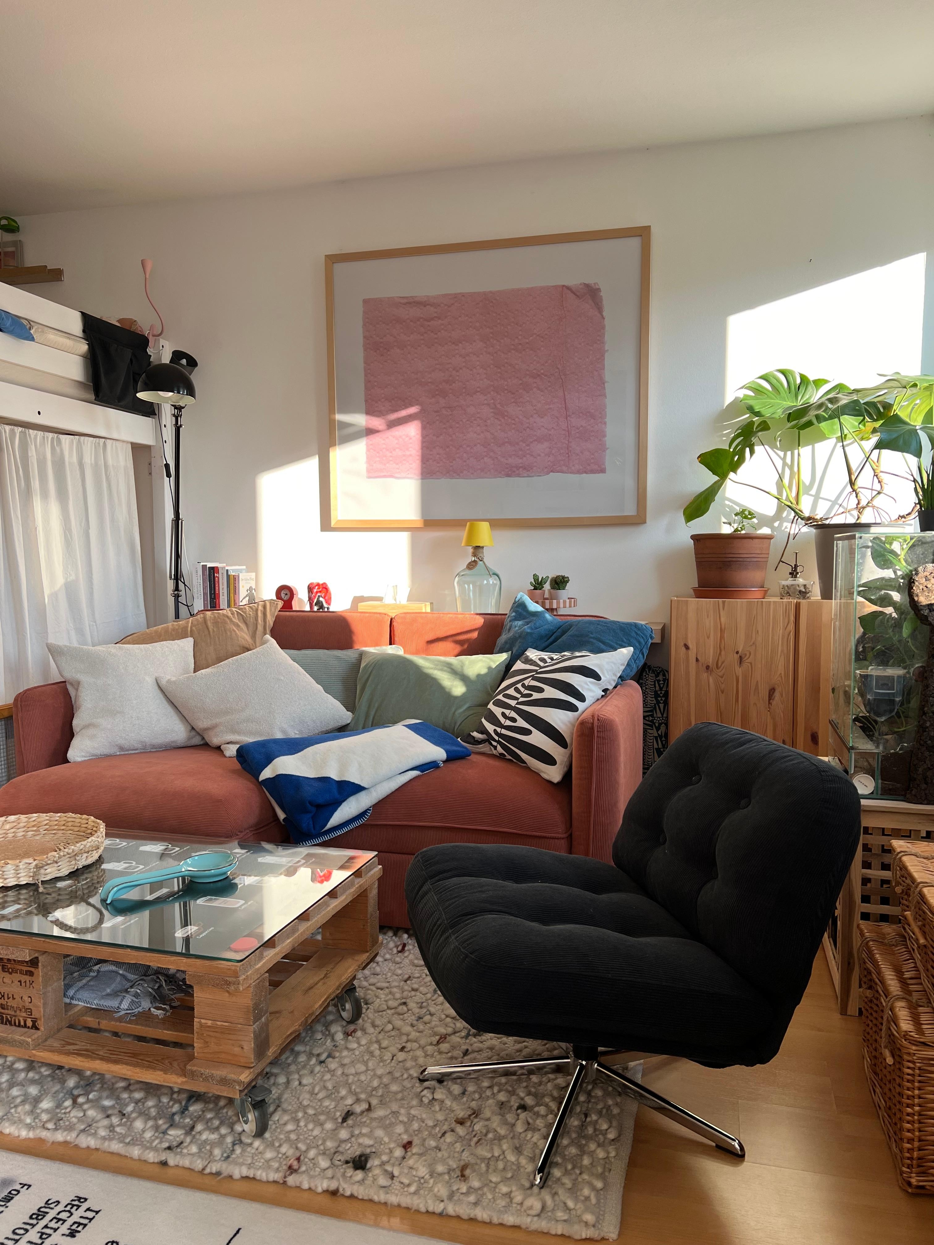 Wohnzimmer im Tinyloft
#livingroom #ikea #chair #kleinewohnung #dyvlinge #light