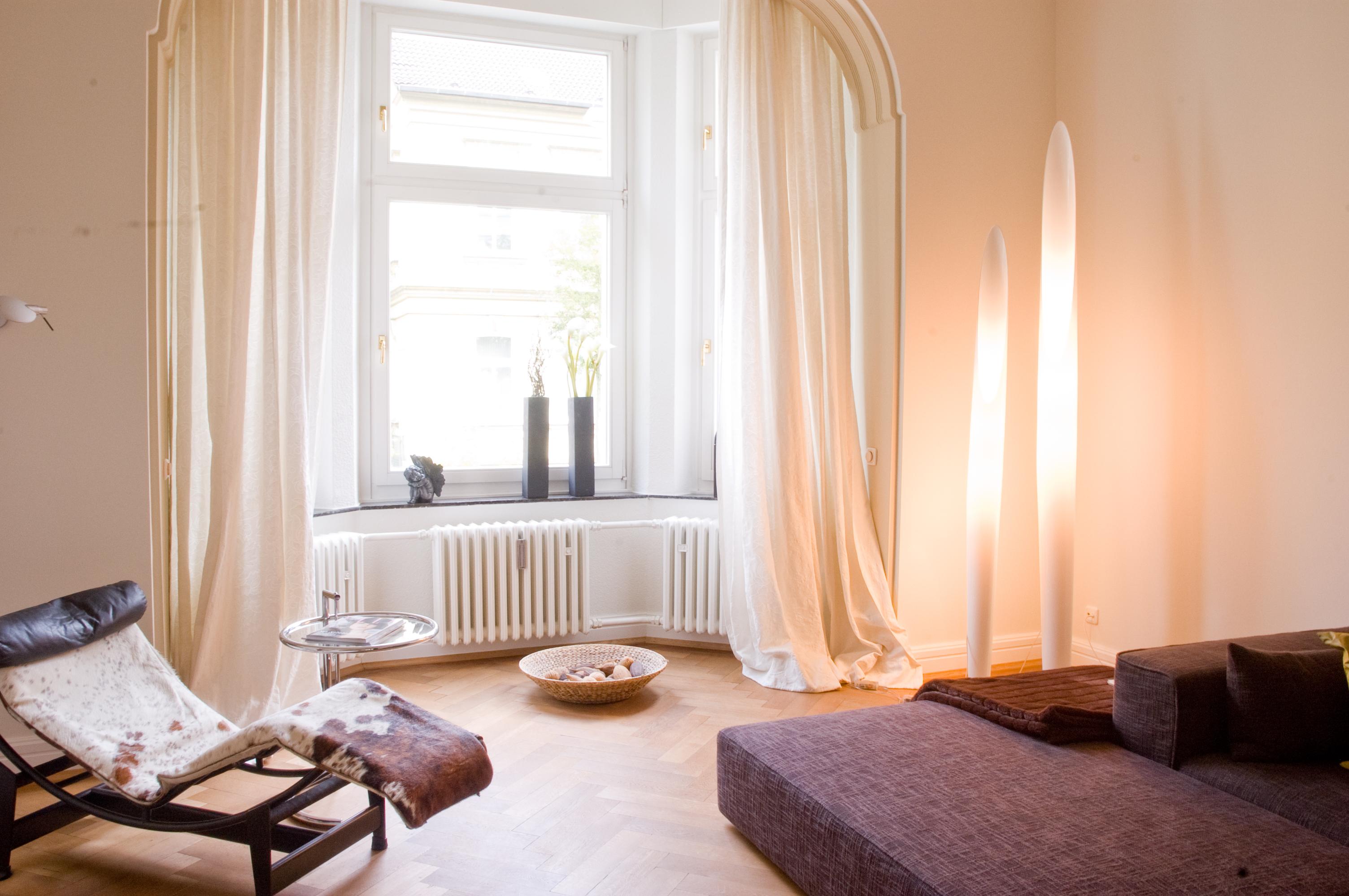 Wohnzimmer Lampen #sofa #lampe #liegestuhl ©Luna Homestaging
