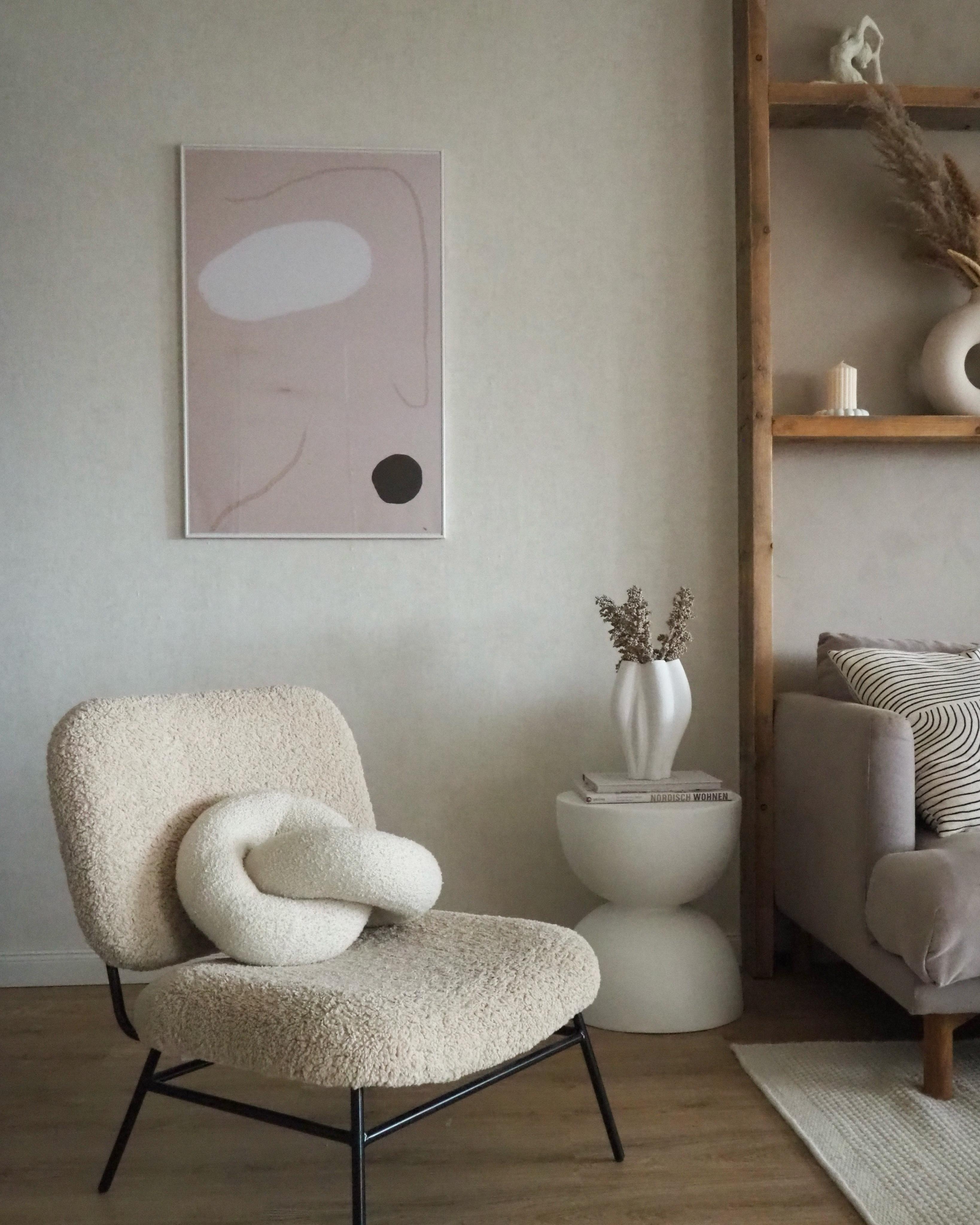 #wohnzimmer #stuhl #vase #COUCHstyle #couchmagazin