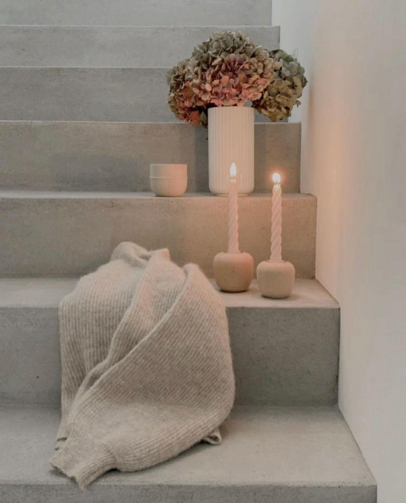 Zeit für Kerzen 🕯
#kerzen#interior#sichtbeton#betontreppe#couchliebt#couchstyle#hygge