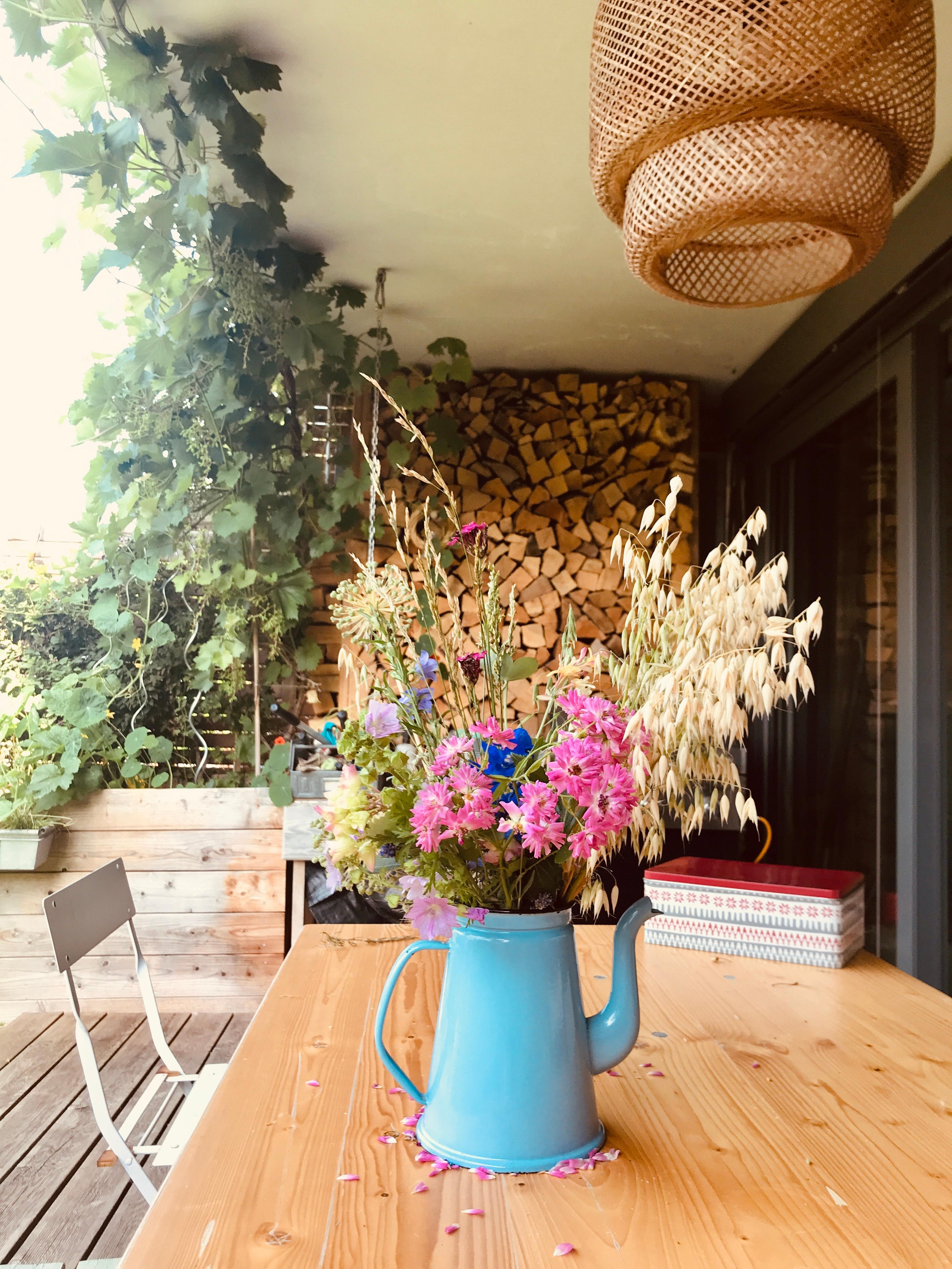 #zuhause auf der #terrasse macht sich die Bornholmer #kaffeekanne auch gut