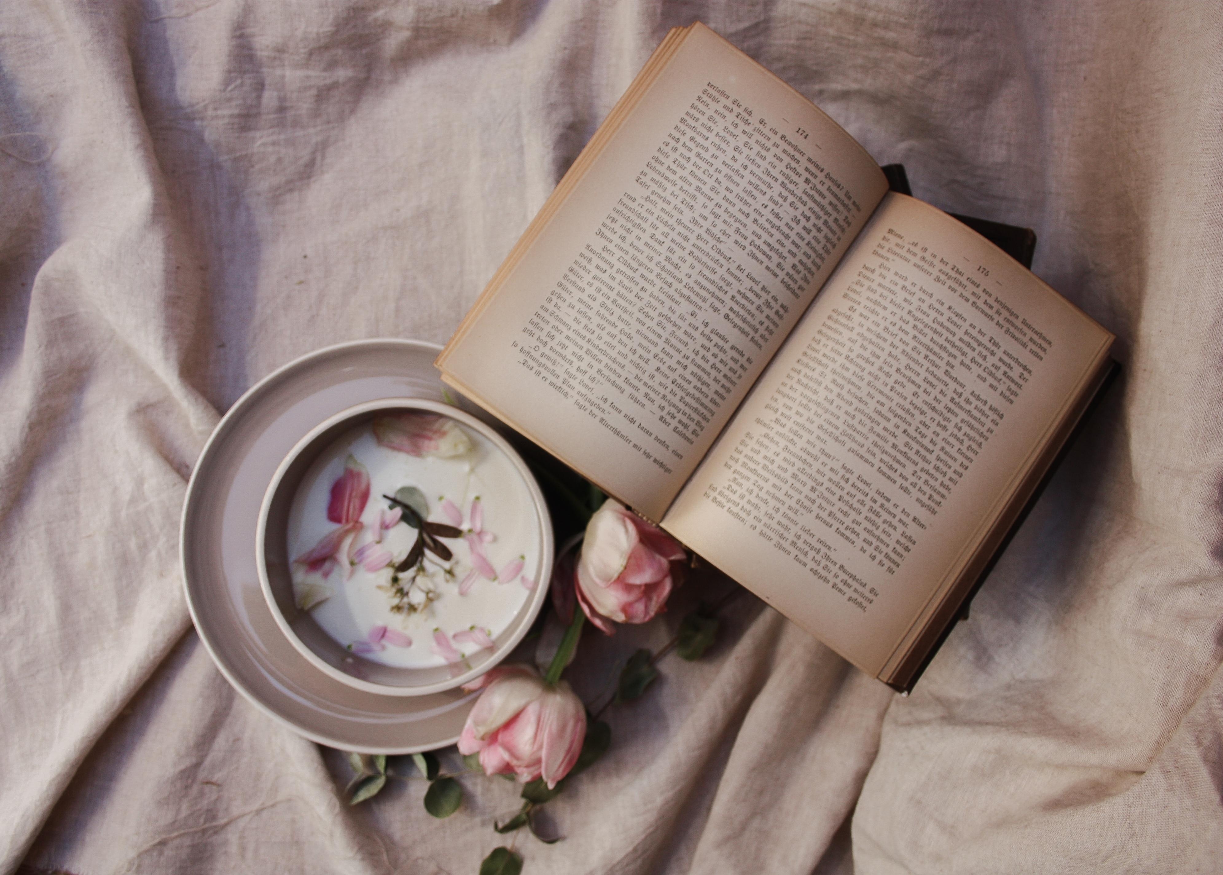♡ A book is like a garden carried in the pocket. ♡
#detailverliebt #blumen #coffee
