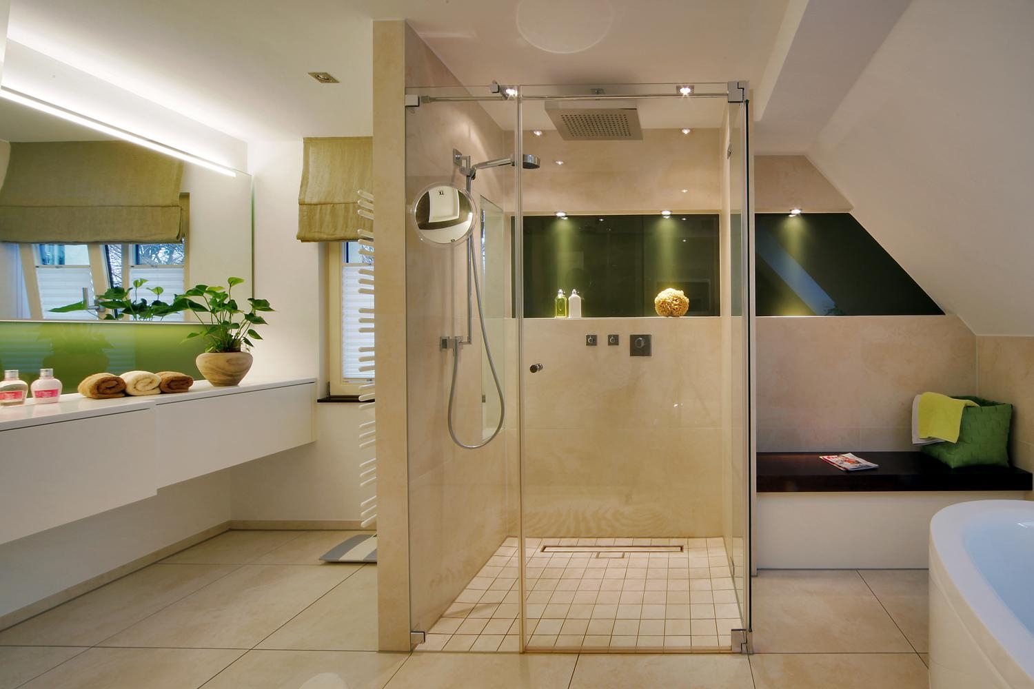 -Anzeige- #bestebadstudios #badezimmer #bad #baddeko #dusche #badezimmerschräge #dachschräge #badsanierung