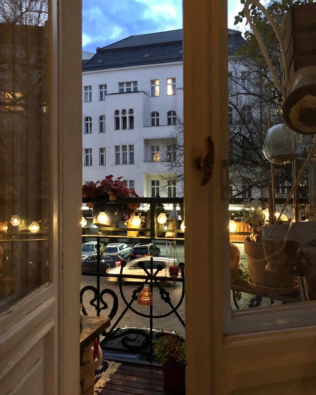 🌙⭐️❤️ #berlin #altbau #balkon #abendstimmung