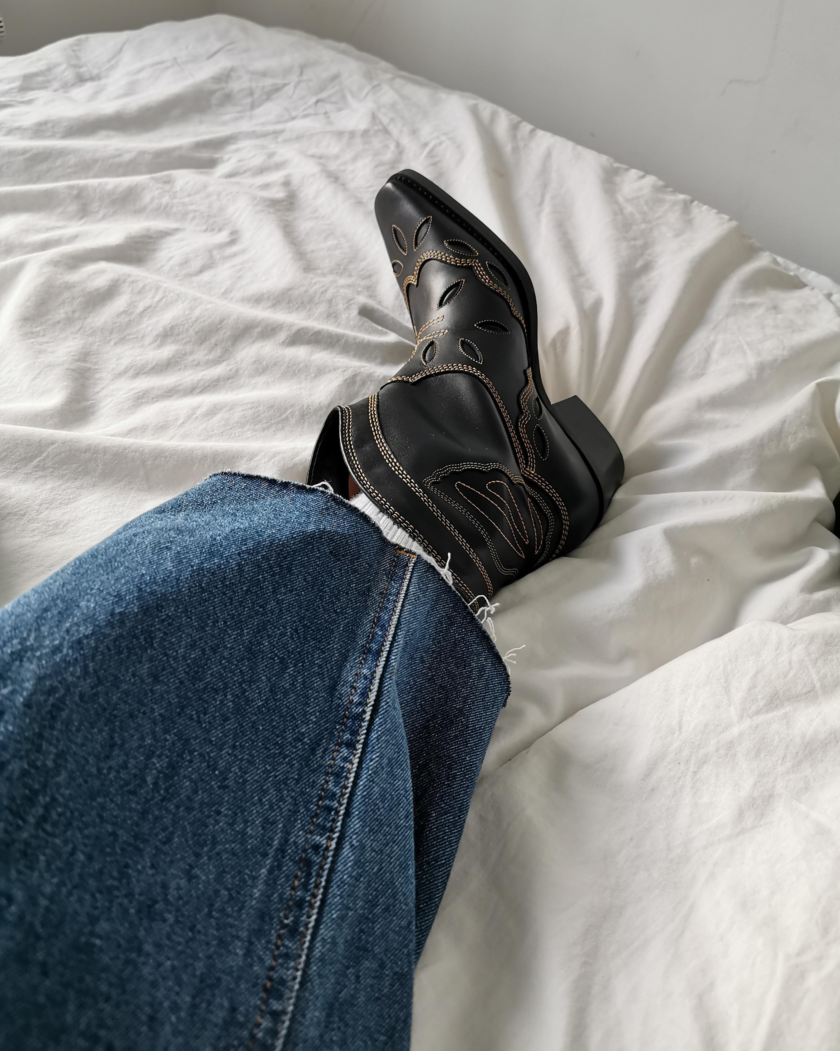  🐎 #cowboyboots #boots #ganni 