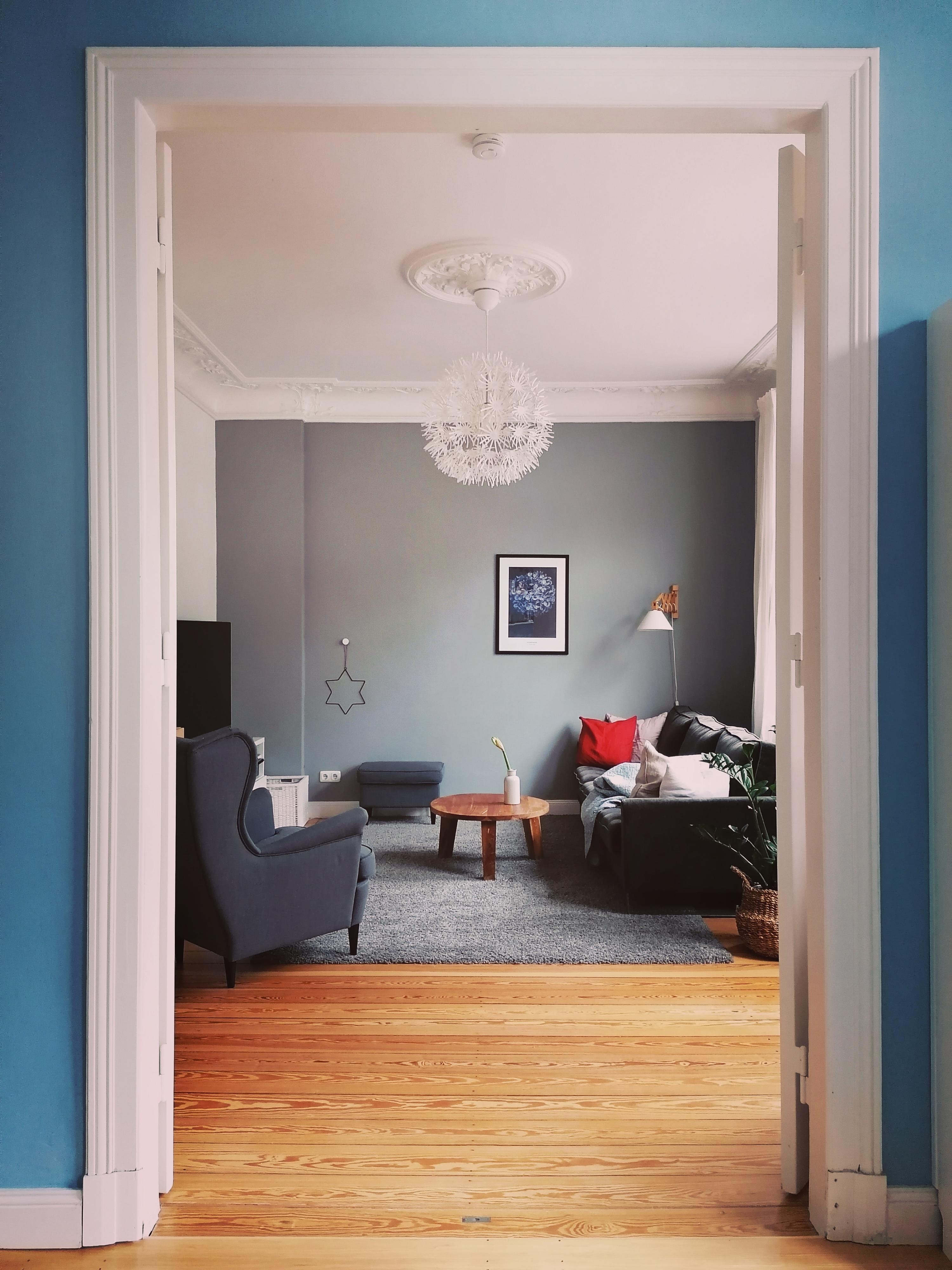 ⭐
#durchblick #wohnzimmer #weihnachten #weihnachtsdeko #blau #couch #flügeltür 