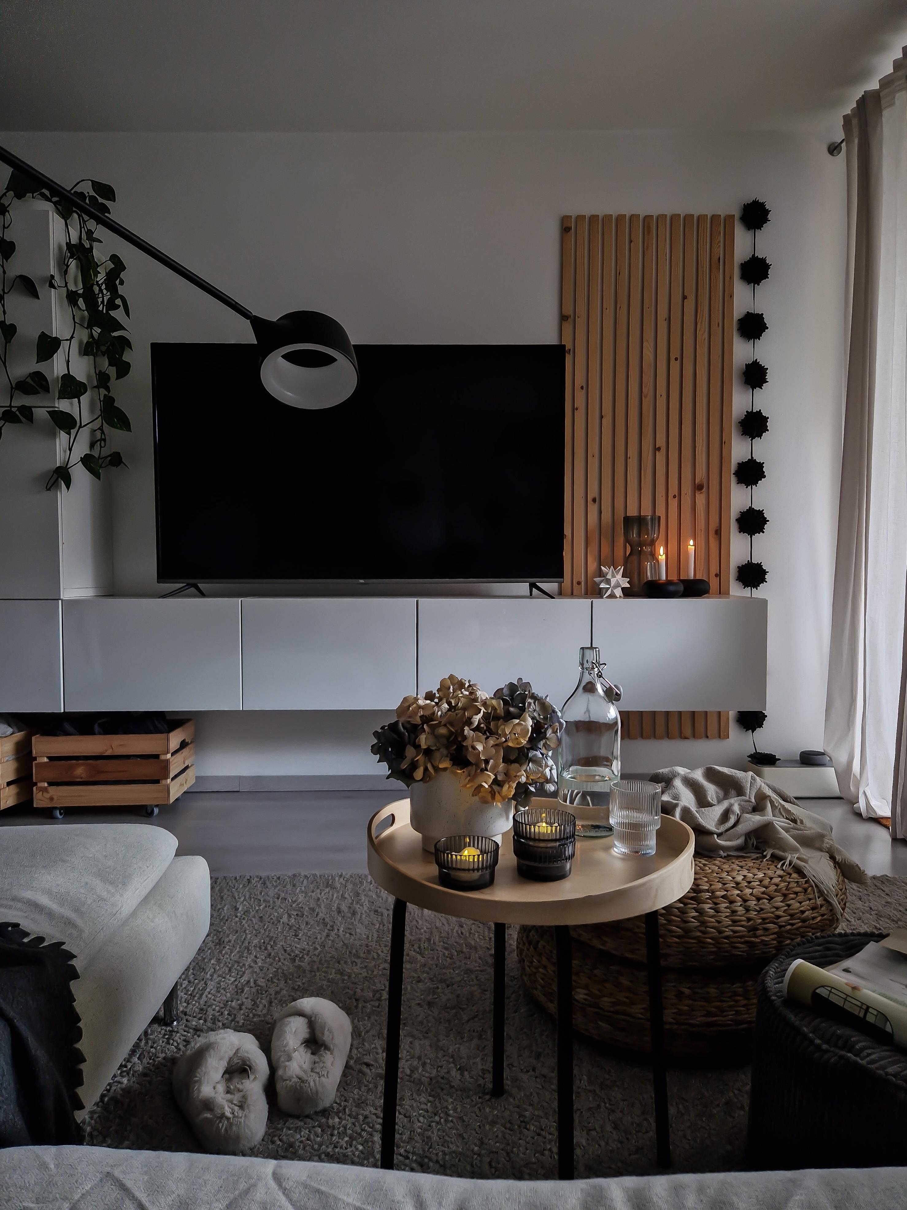✨️ evening 🌙
#wohnzimmer #livingroom #cozyness #gemütlichkeit #kerzen #kerzenschein #kerzenlicht #candlelight 