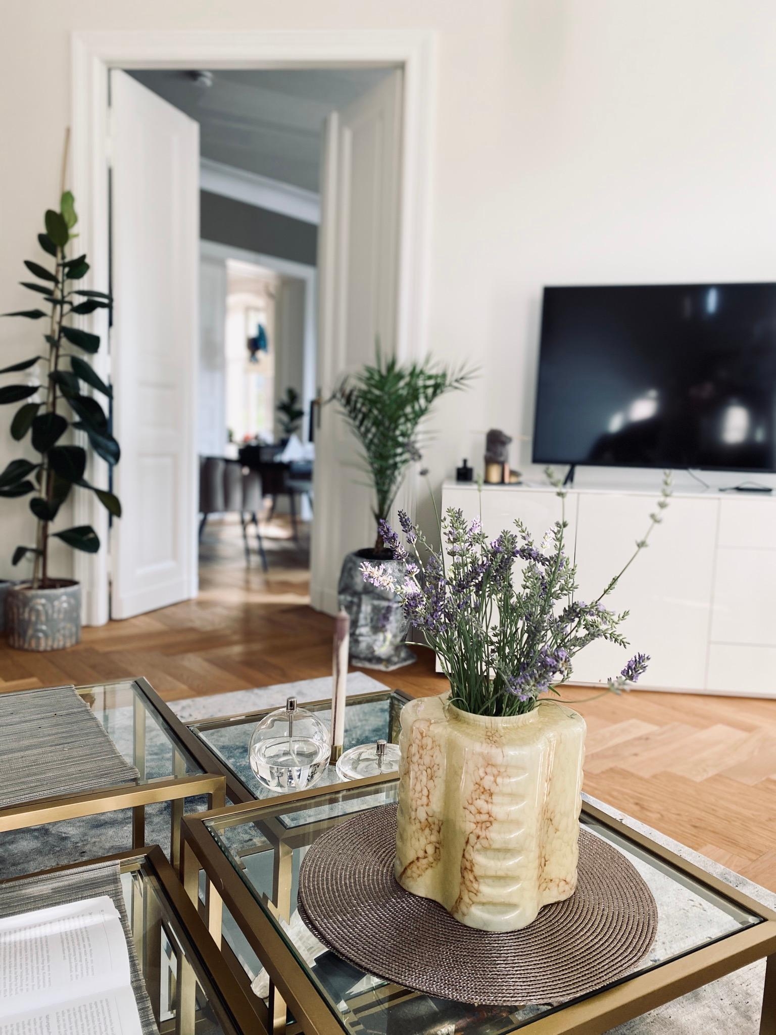 💜🤍 #lavendel #love #wohnzimmer #altbau #interior #blumen