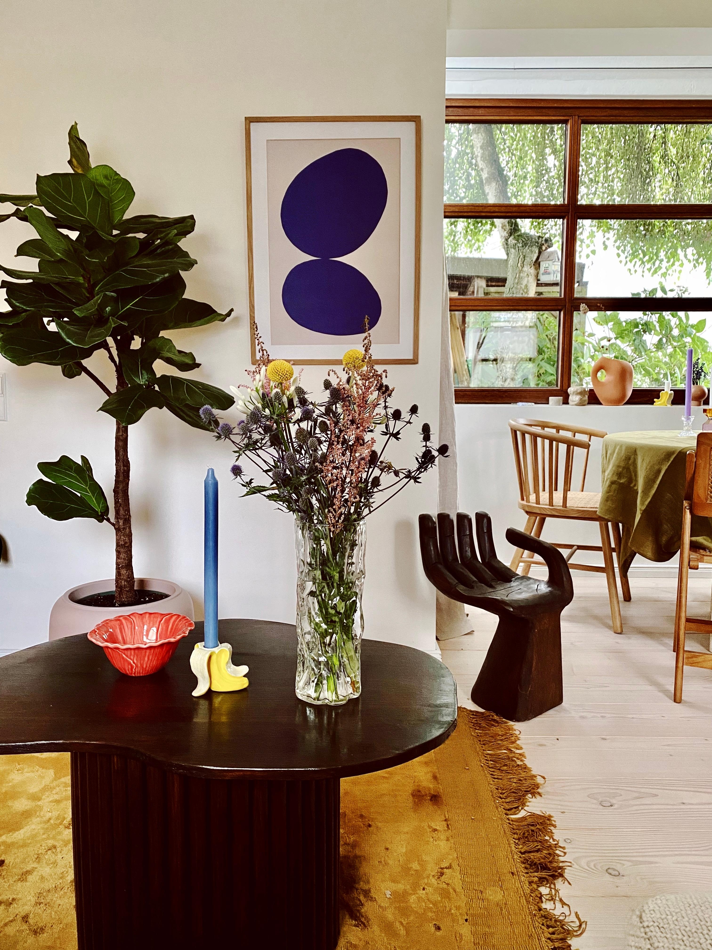 💙
#livingroom #midcenturymodern #flowers 