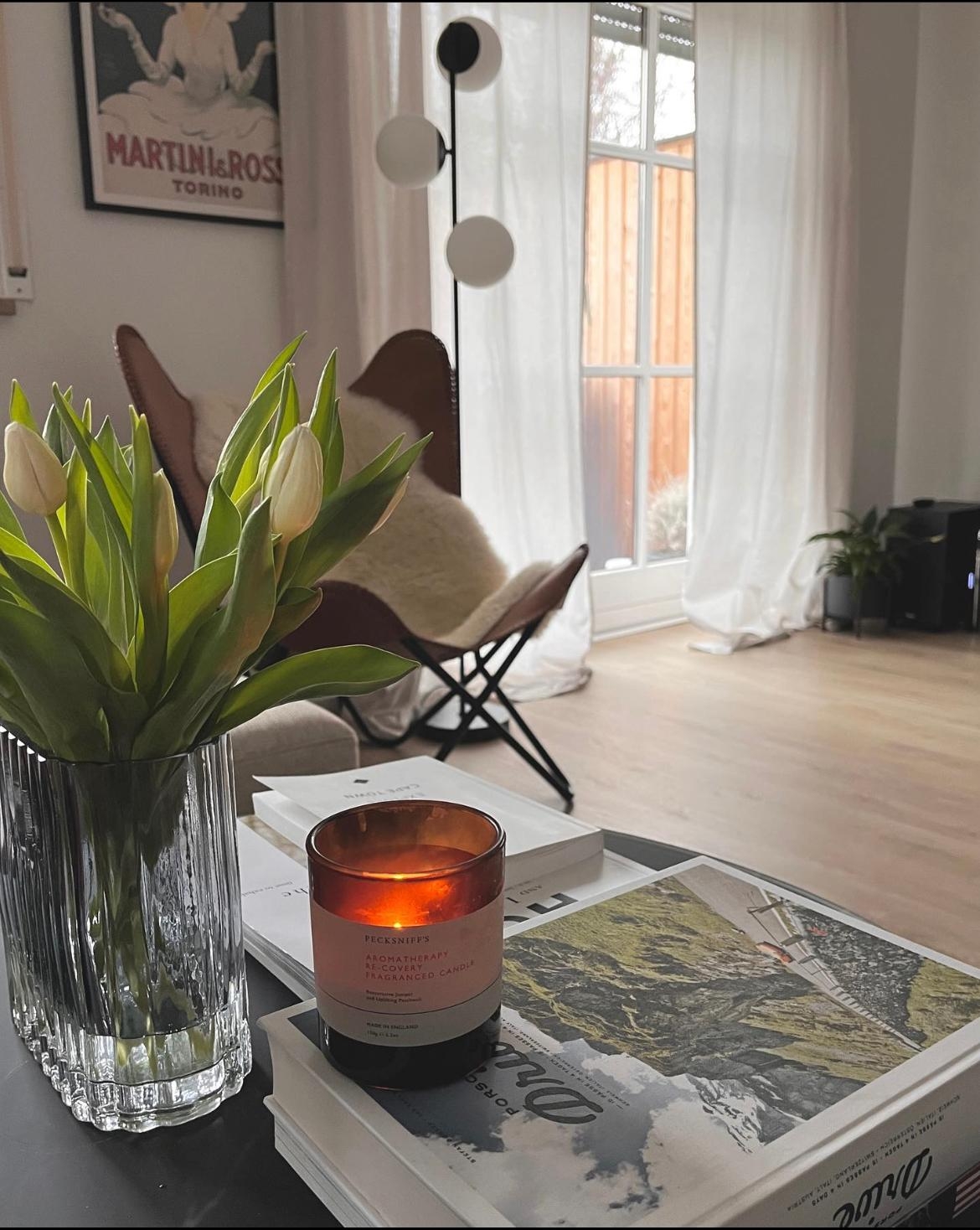 🌷 #livingroom#hochdiehändewochenende#cozy#freshflowerfriday#butterflychair#wohnzimmer#wohnzimmereinrichtung#leseecke