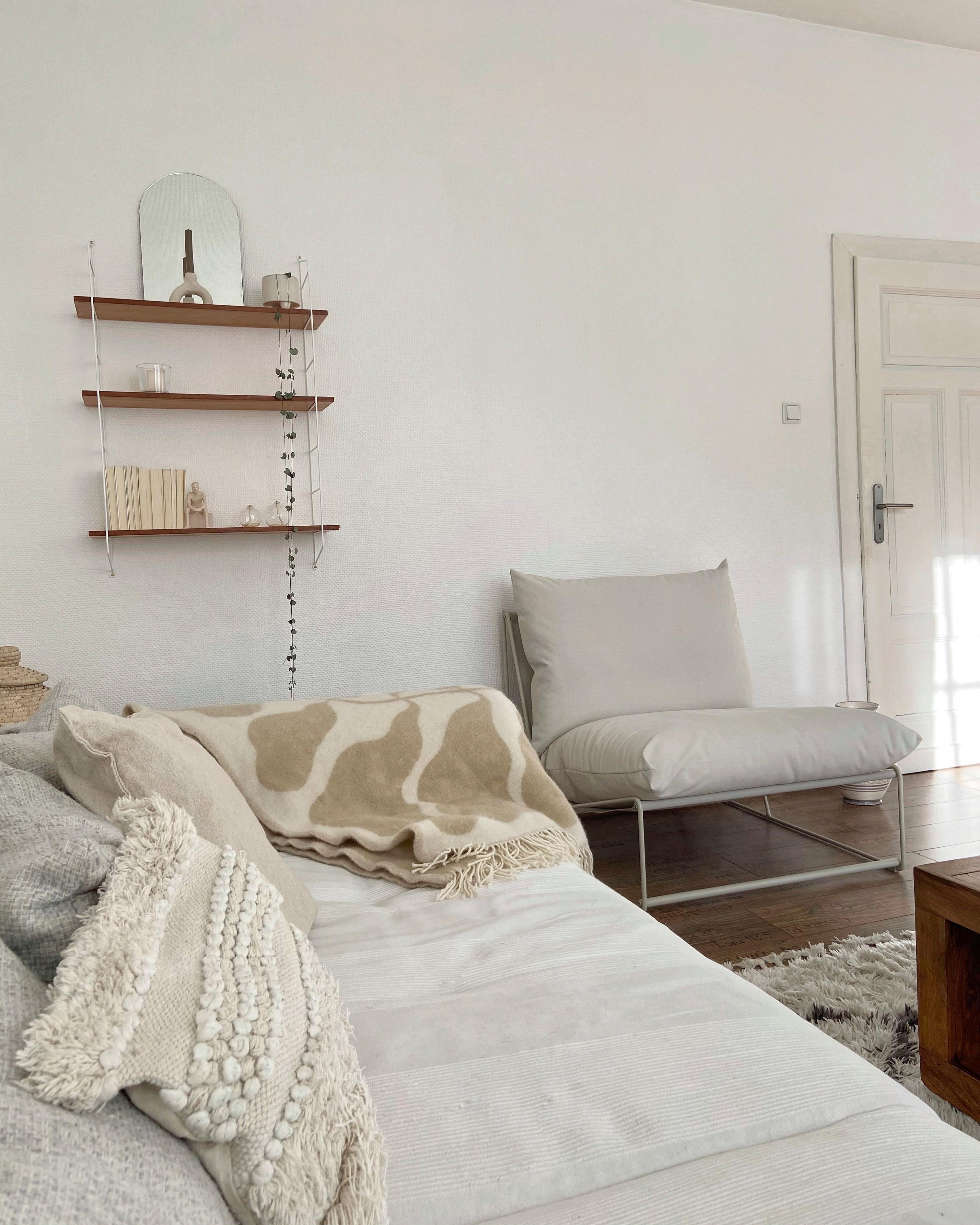 🌾🐚 #natural #wohnzimmer #arket #beige #couch #naturtöne #stringregal #stringfurniture #ikea