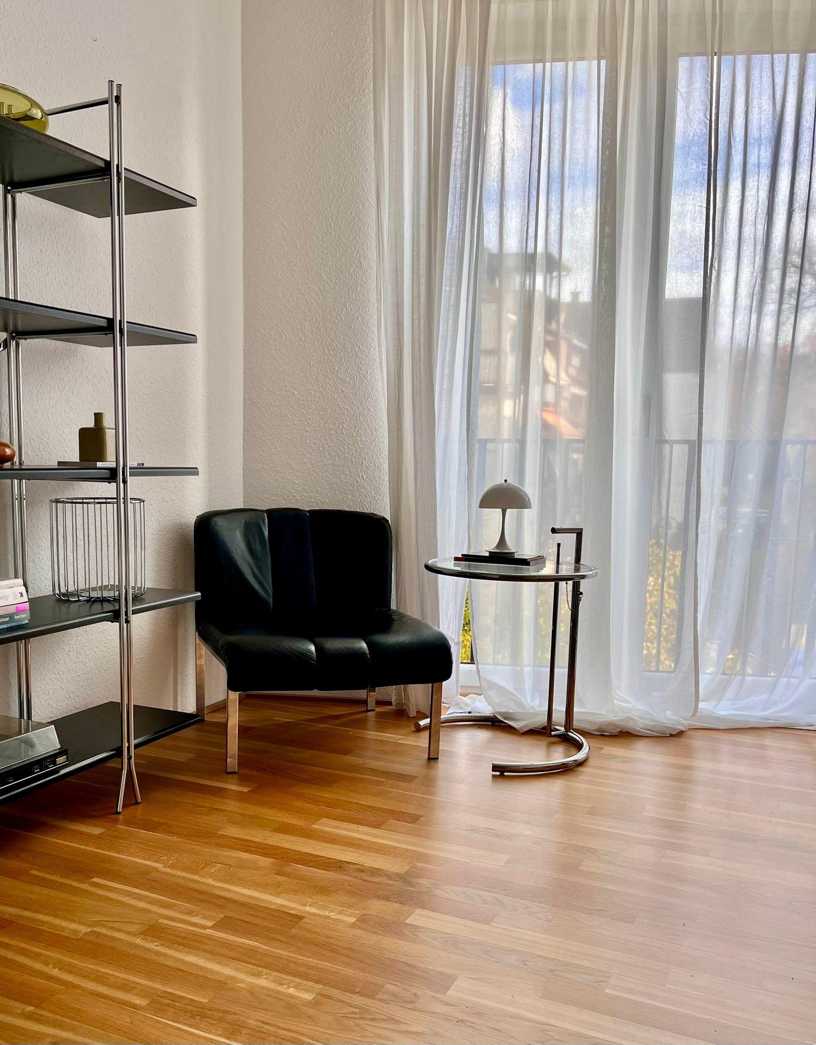 ✨
#office #midcentury #vintageinterior #leatherchair #lounge